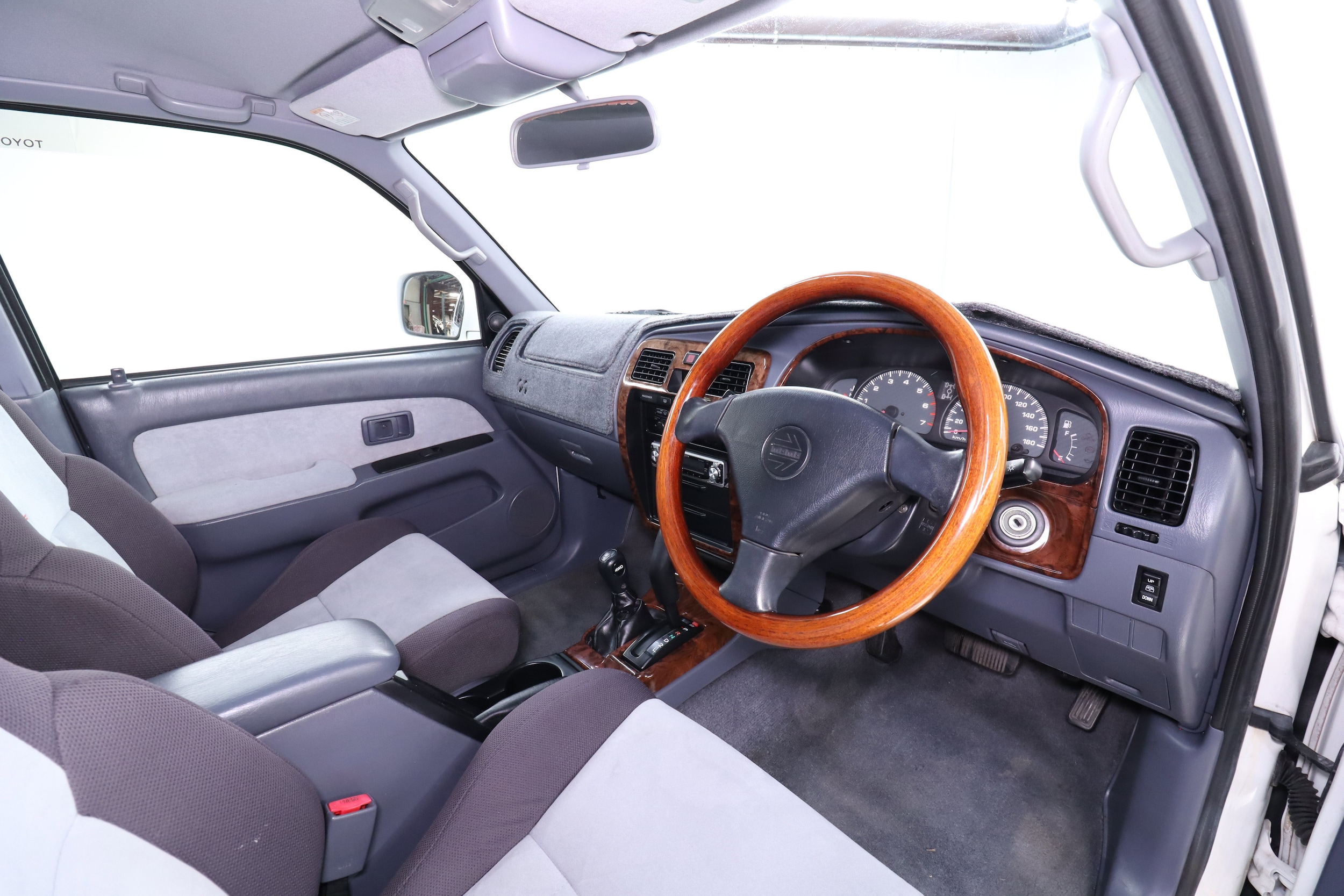 1999 Toyota Hilux 11