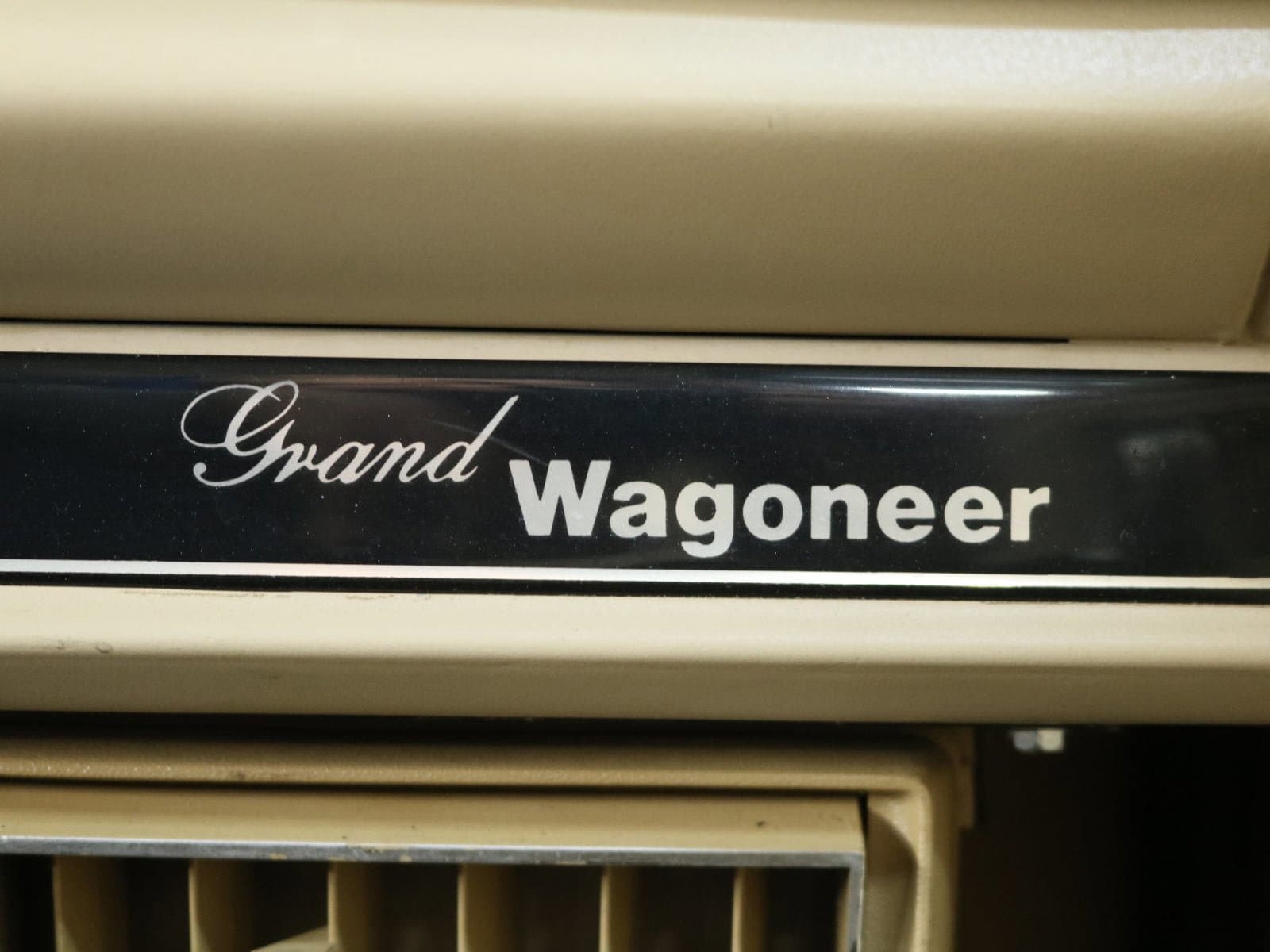 1991 Jeep Grand Wagoneer 56