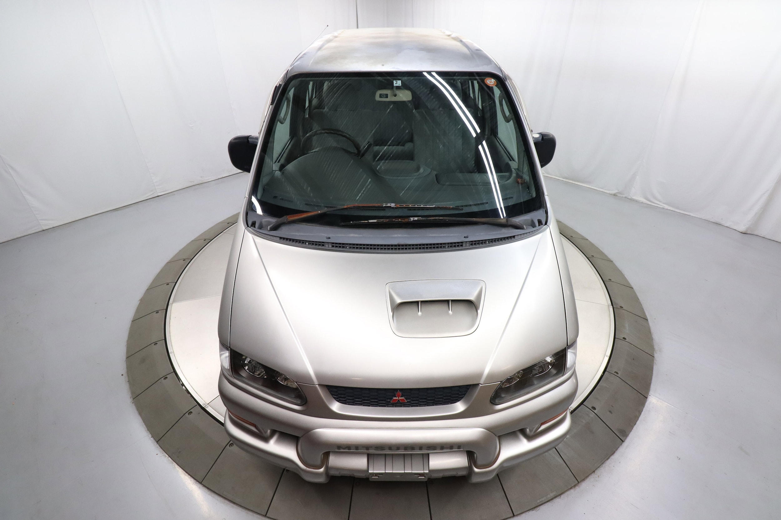 2000 Mitsubishi Delica 52