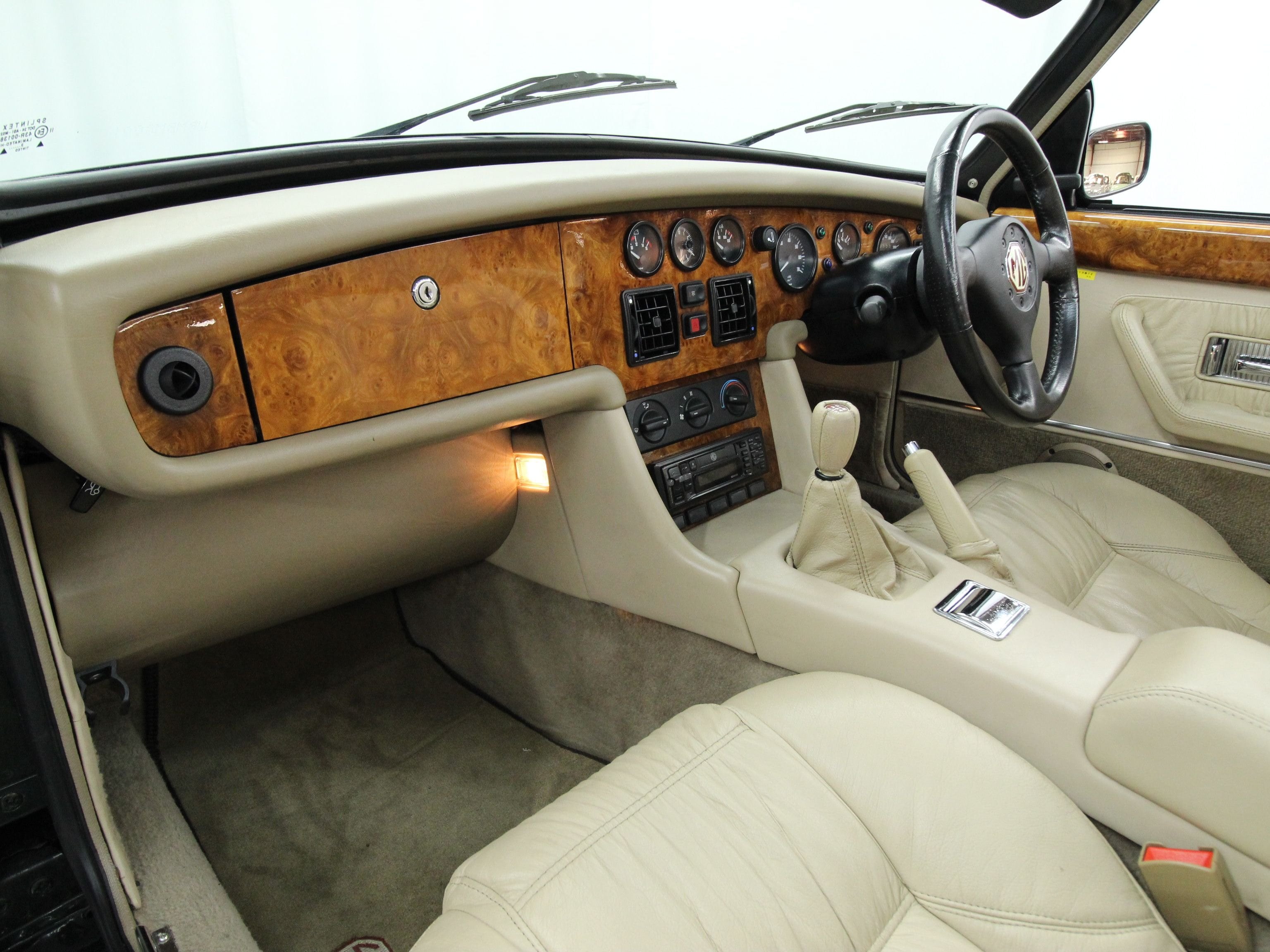 1994 Rover MG RV8 17