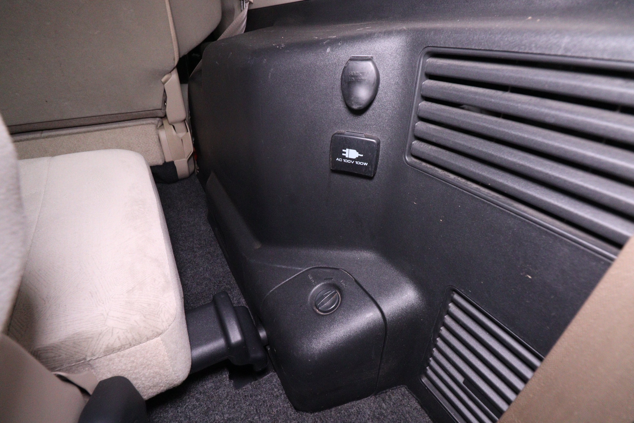 2000 Mitsubishi Pajero 35