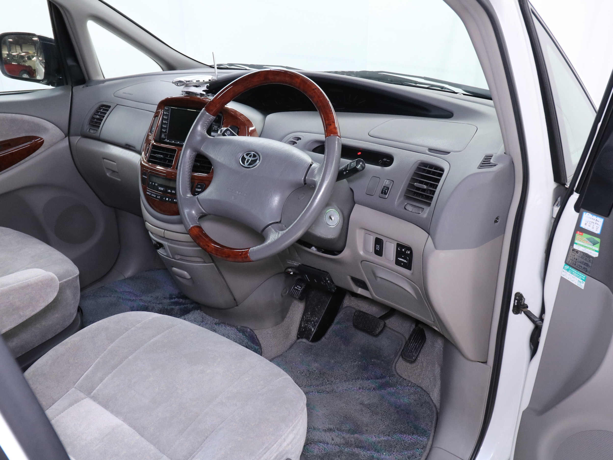 2000 Toyota Estima 9