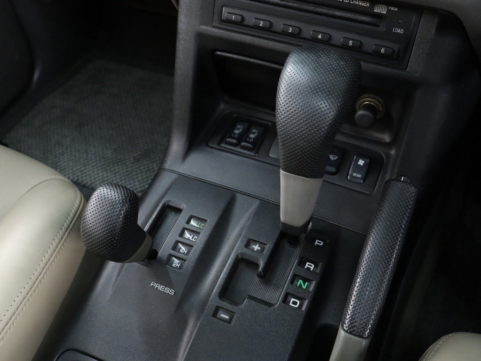 1999 Mitsubishi Pajero 14