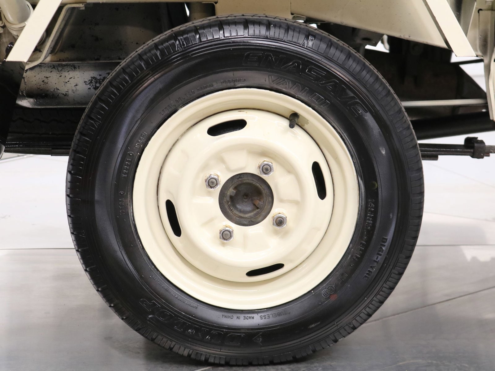 1989 Mitsubishi Minicab 32