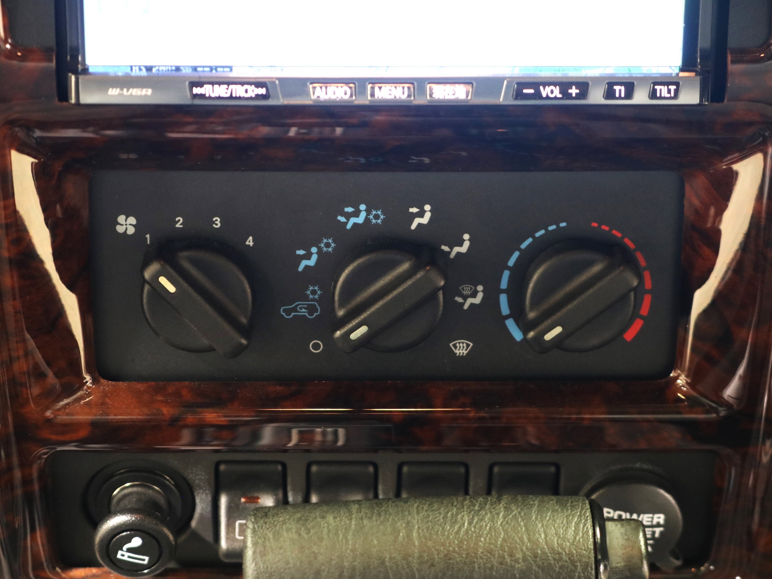 1999 Jeep Cherokee 13
