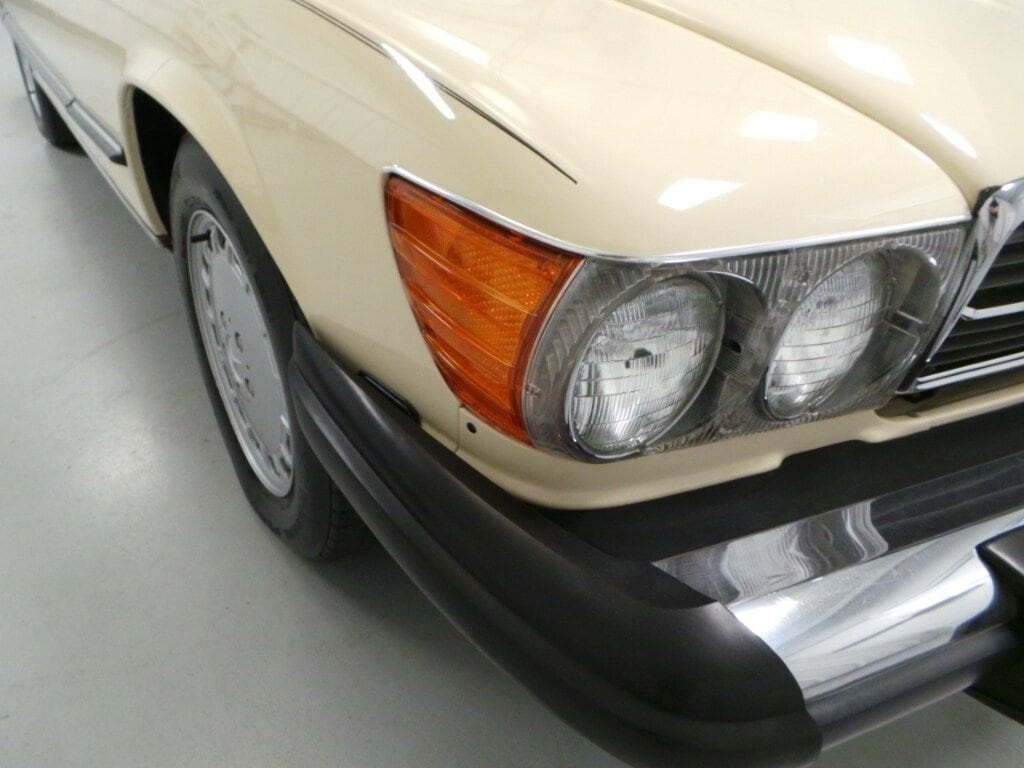 1987 Mercedes-Benz 560 31