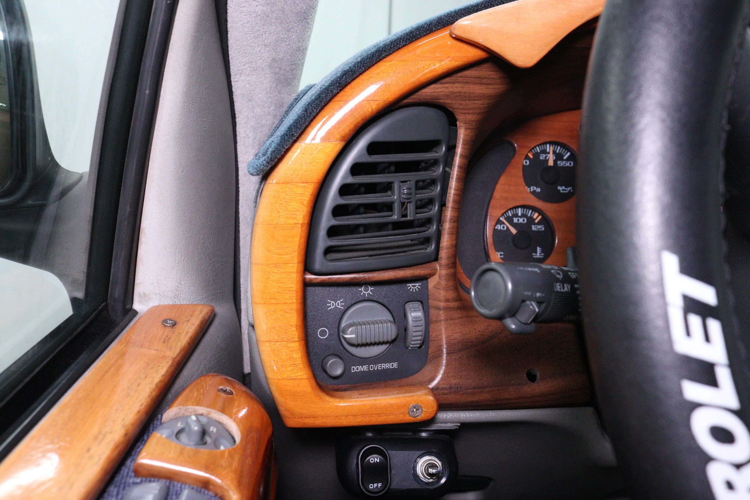2001 Chevrolet Astro Cargo Van 68