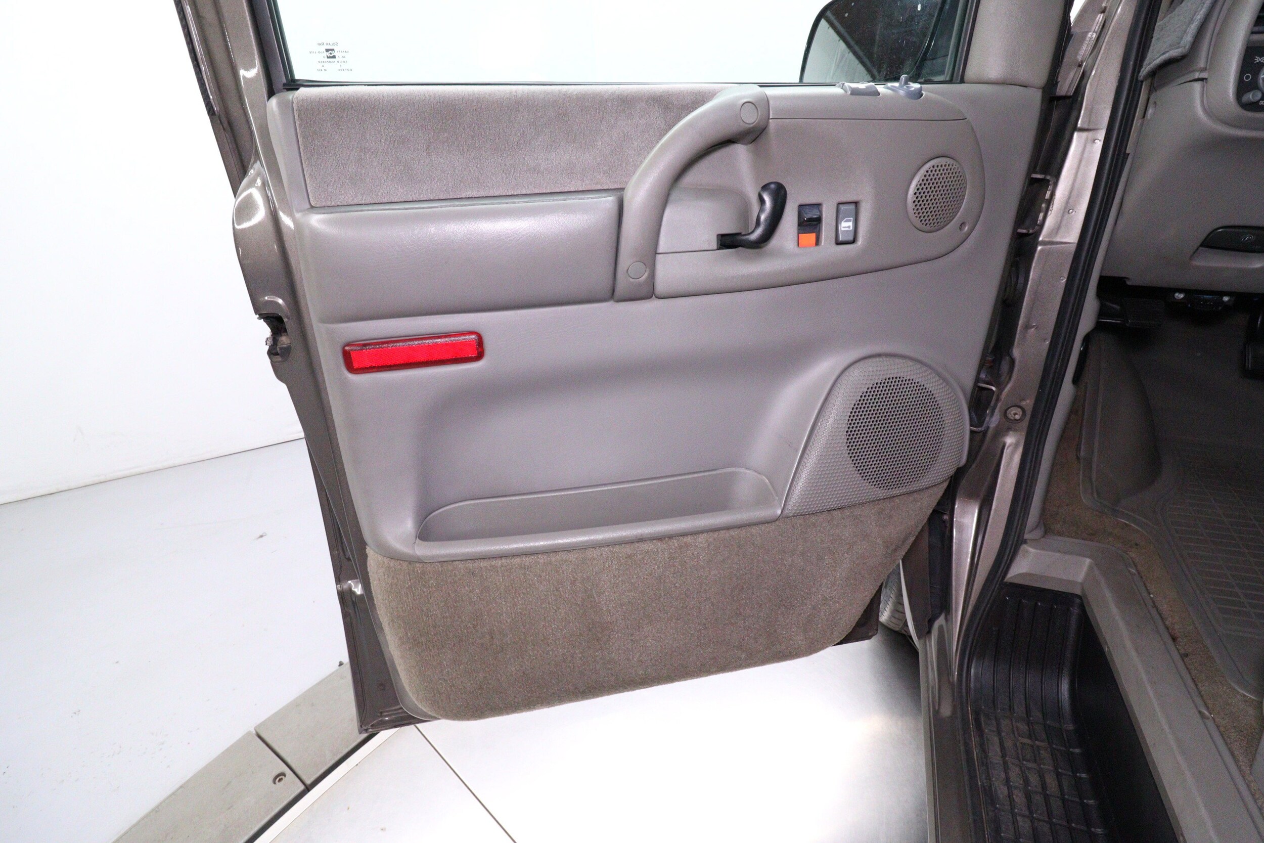 2000 Chevrolet Astro LT 23