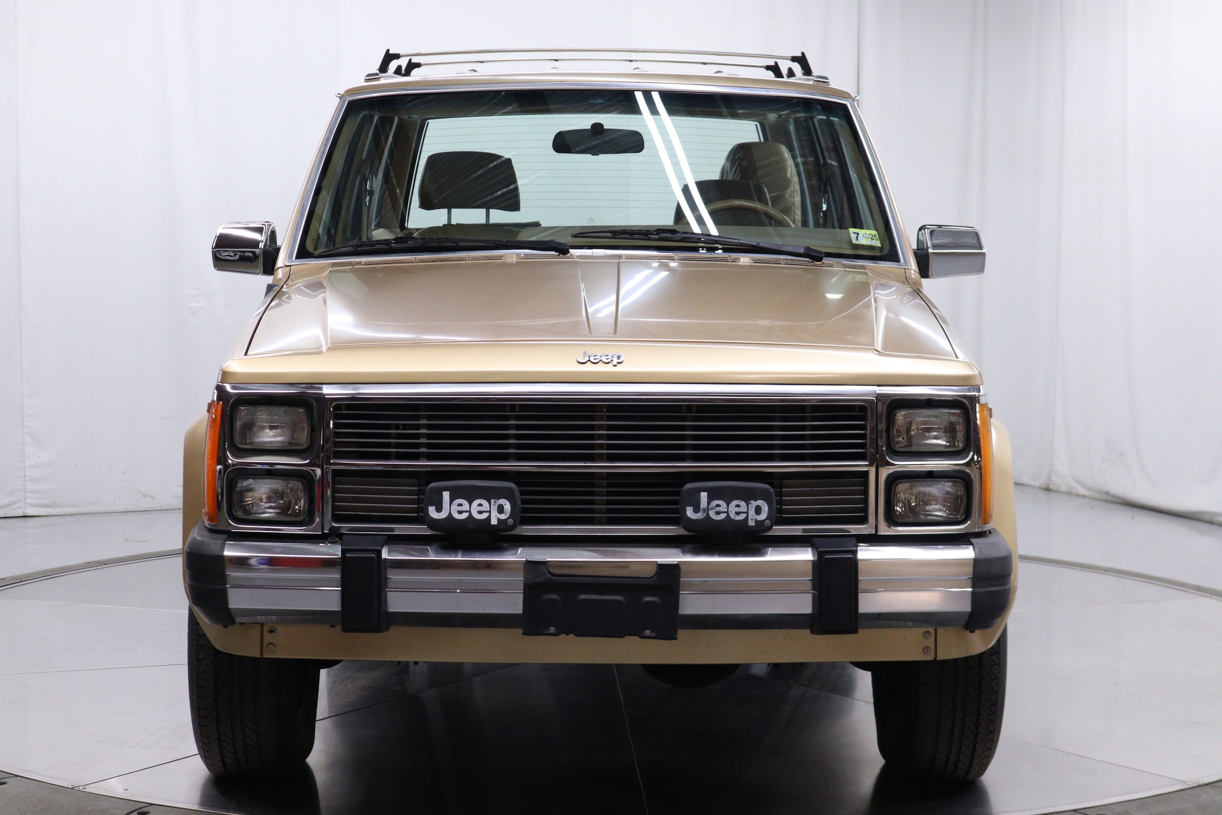 1987 Jeep Wagoneer 3