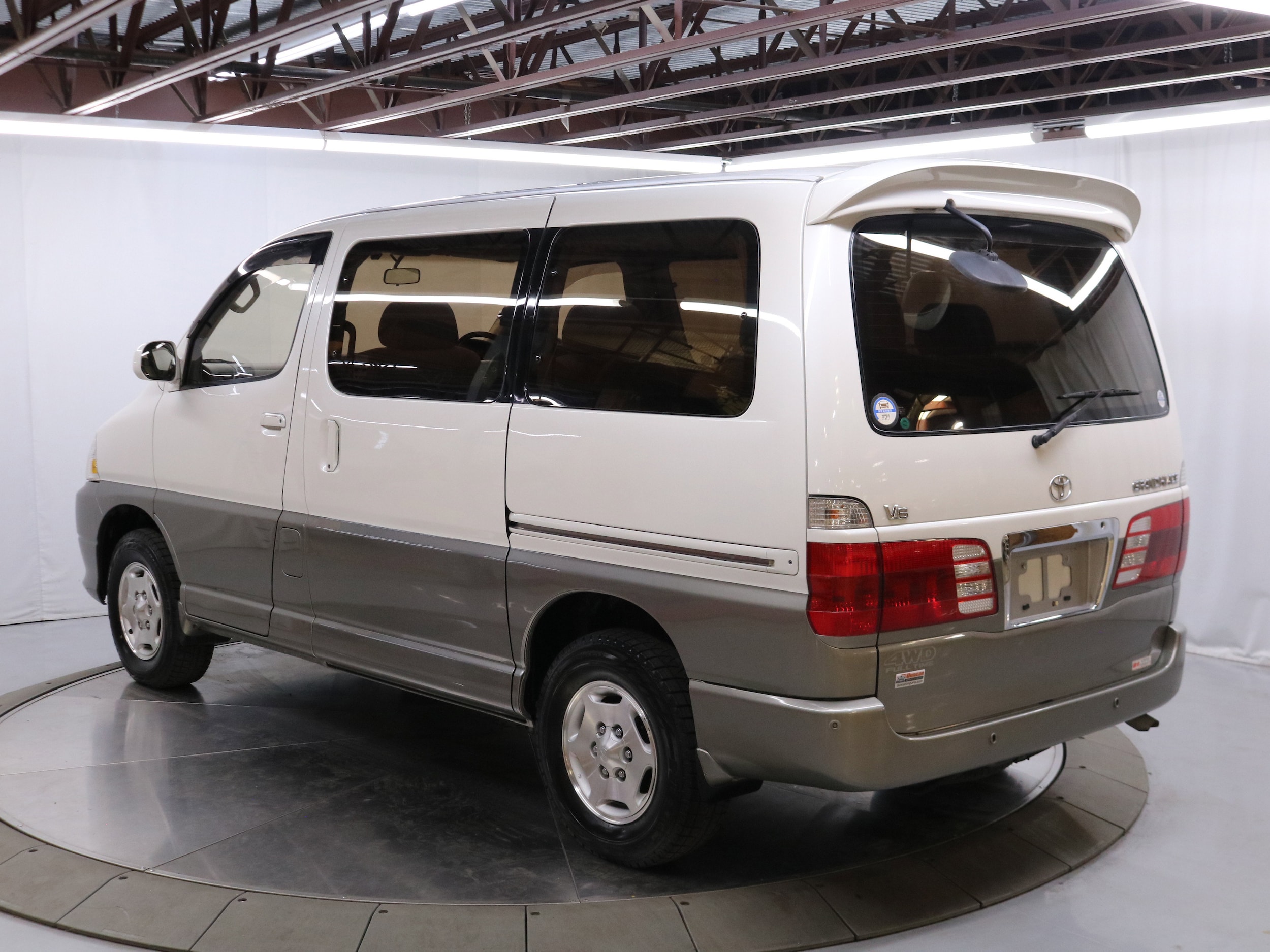 2000 Toyota Grand Hiace 5