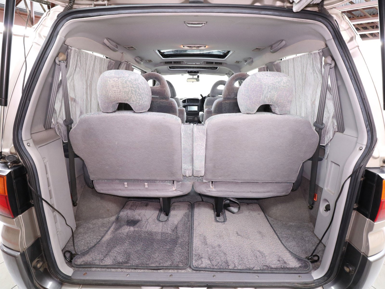 1997 Mitsubishi Delica 25