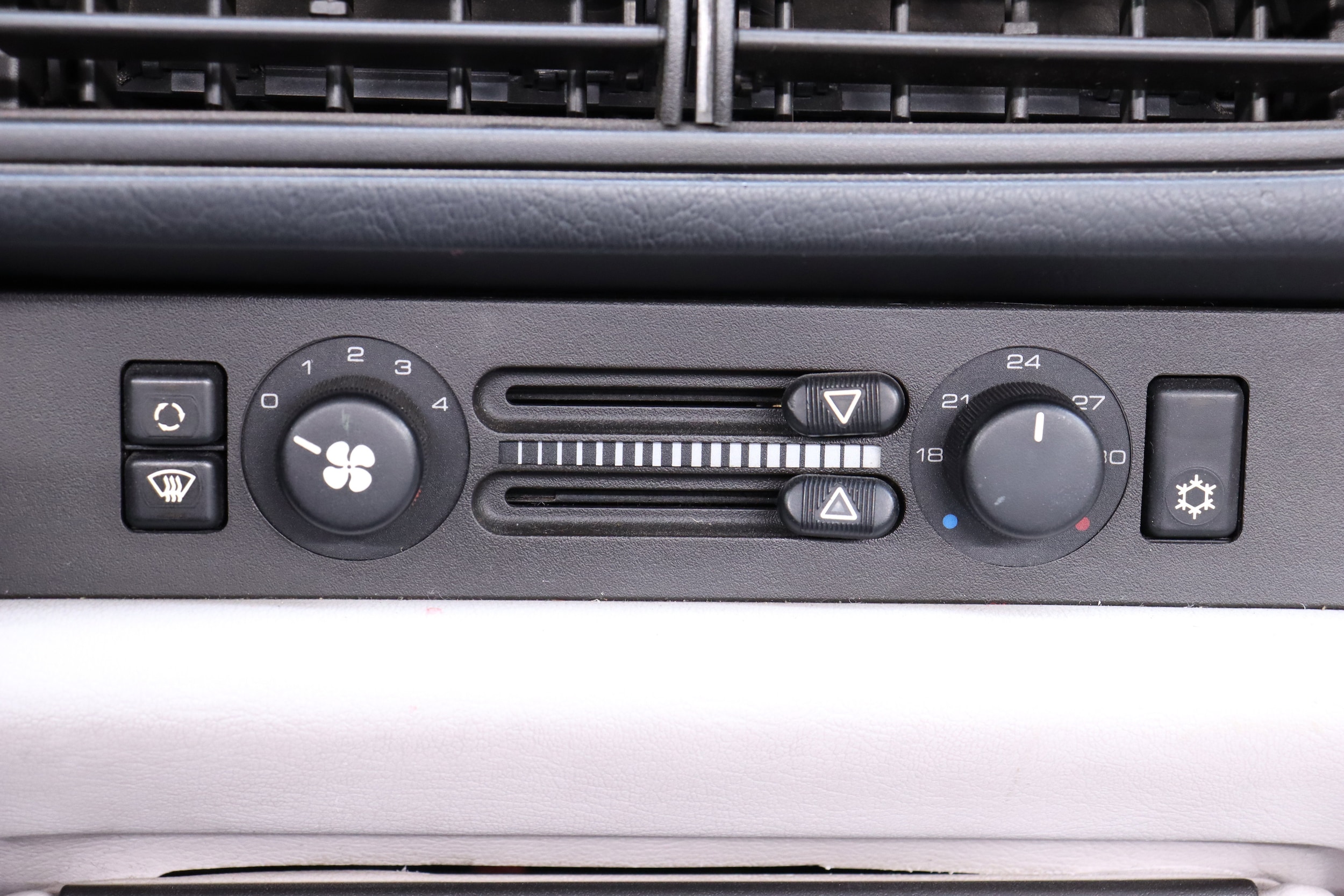 1992 Porsche 968 24