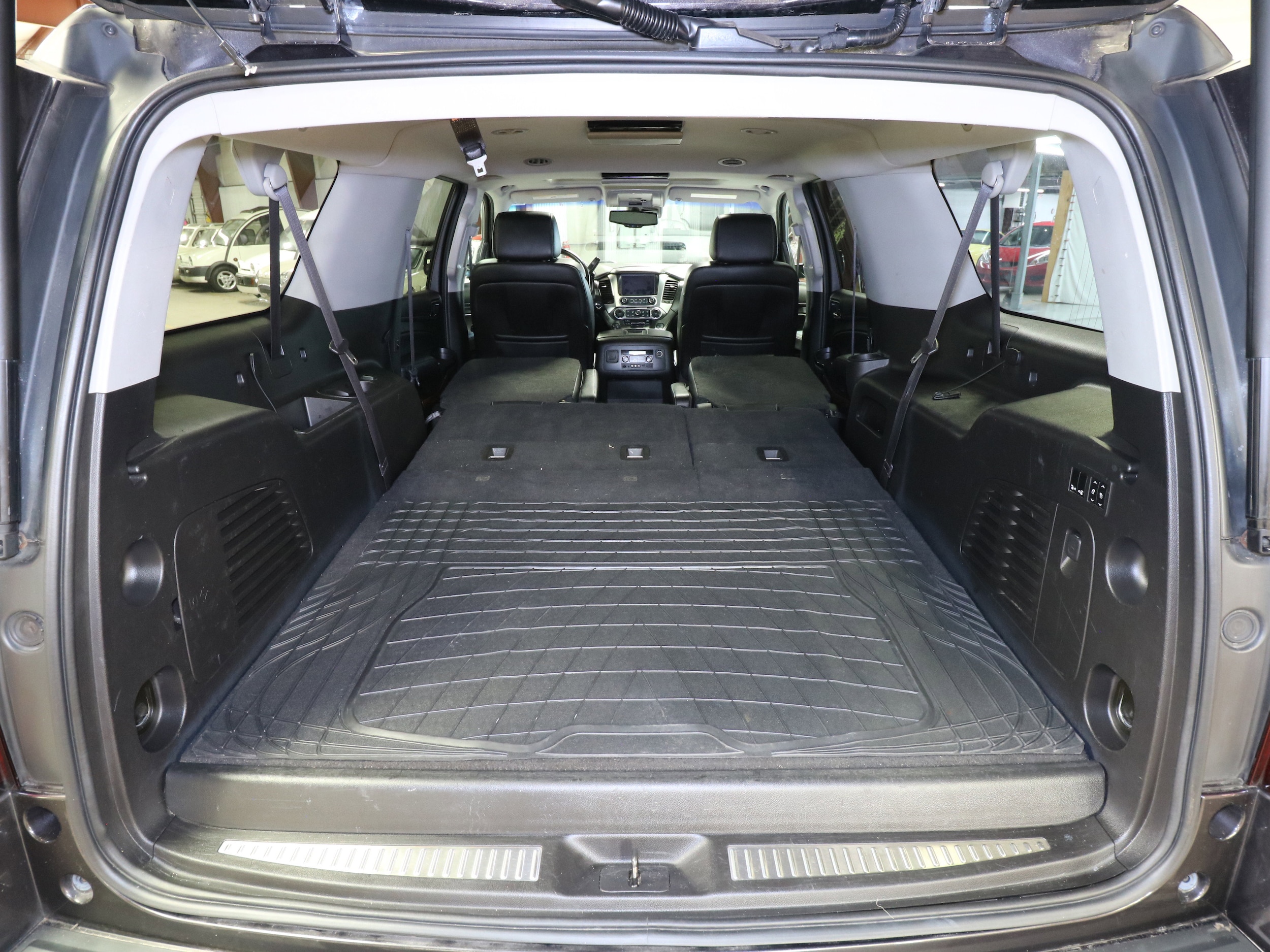 2015 Chevrolet Suburban 30