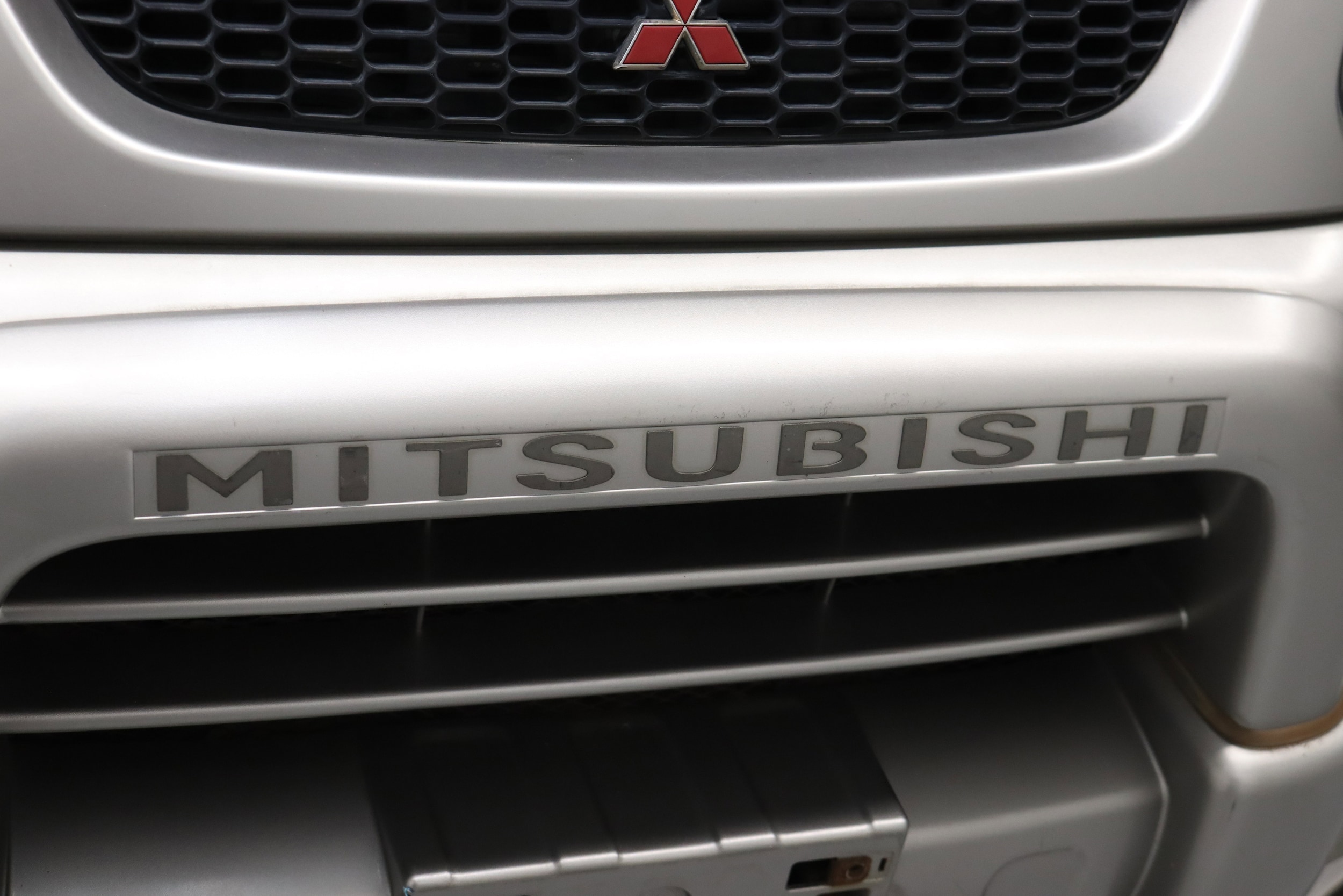 2000 Mitsubishi Delica 61
