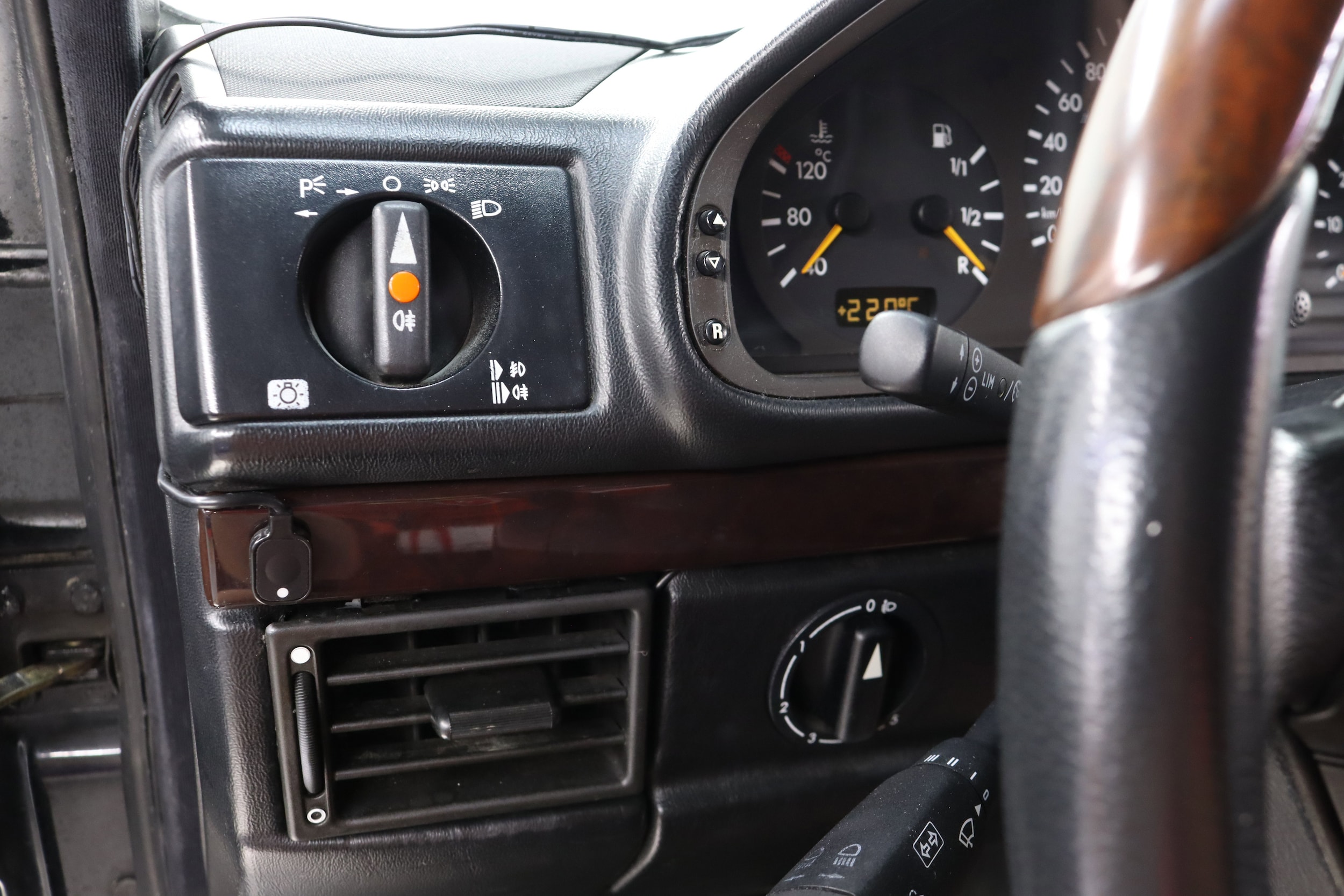 2000 Mercedes-Benz G500 58