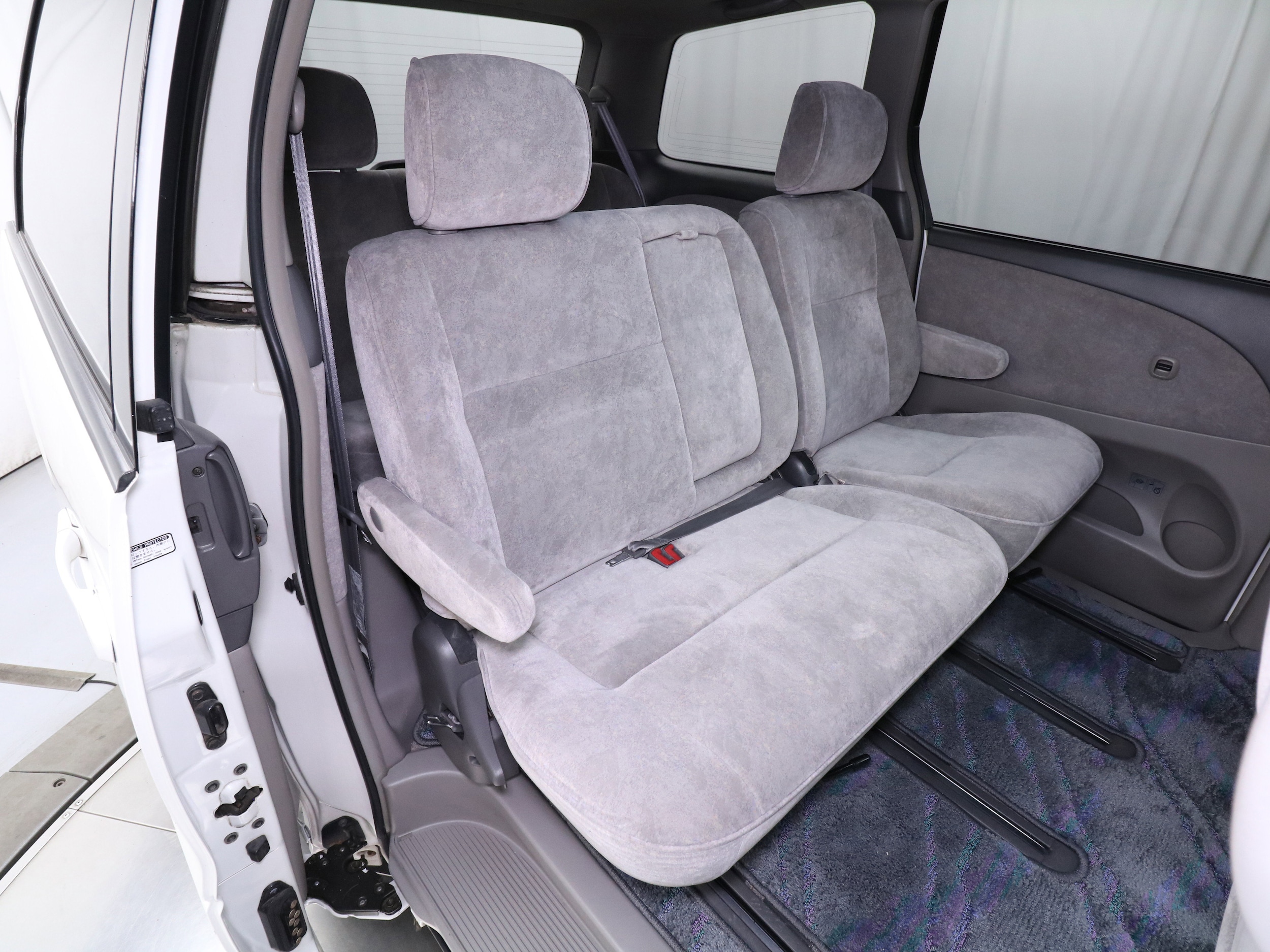 2000 Toyota Estima 23