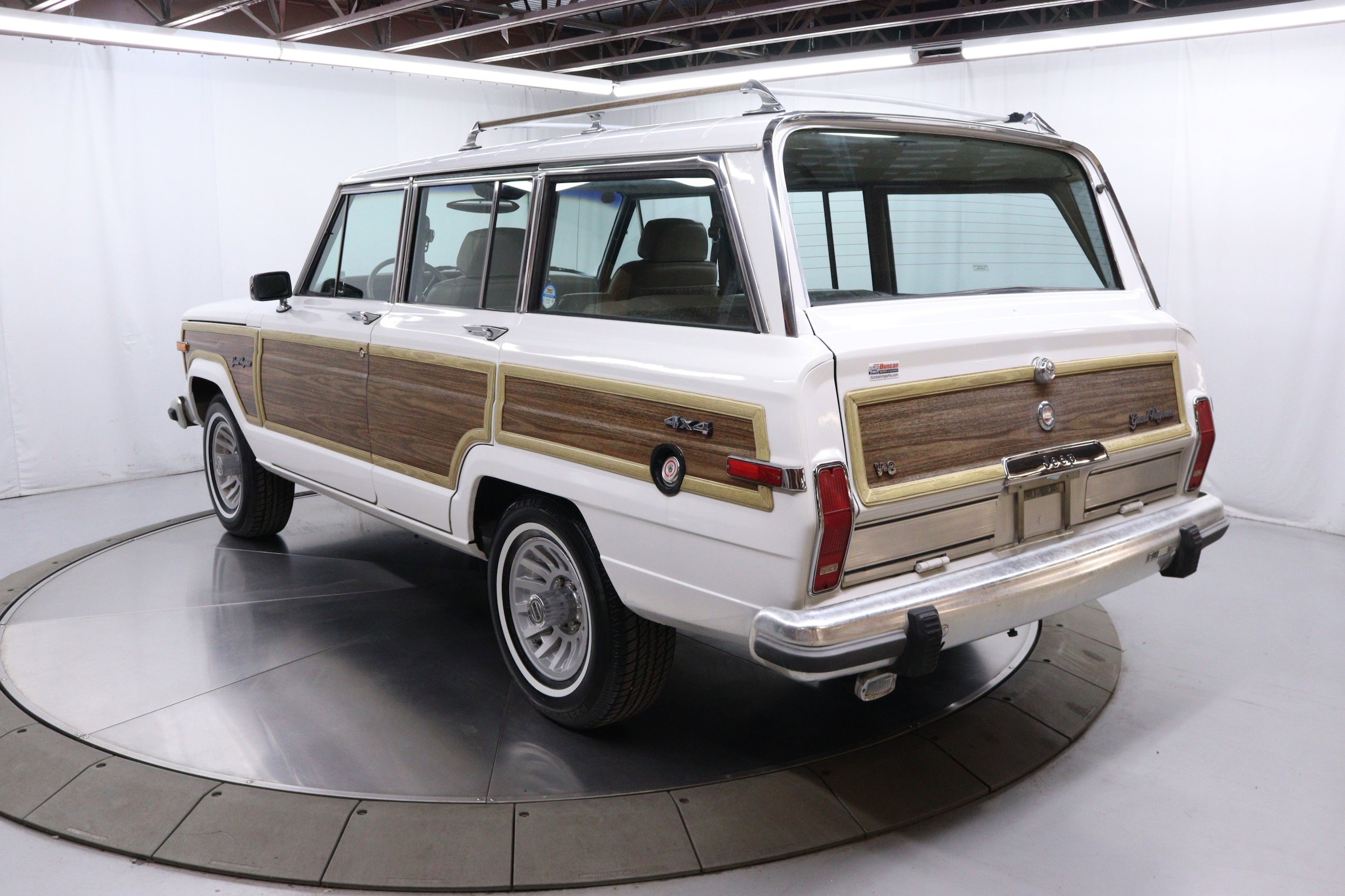 1997 Jeep Grand Wagoneer 5