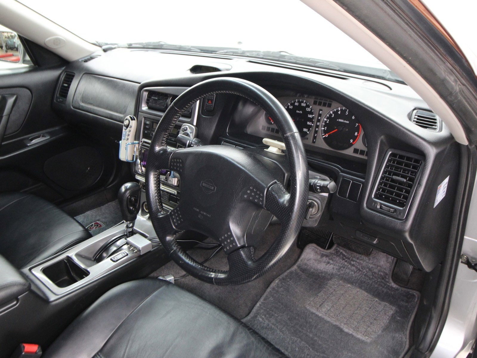1997 Nissan Stagea 9