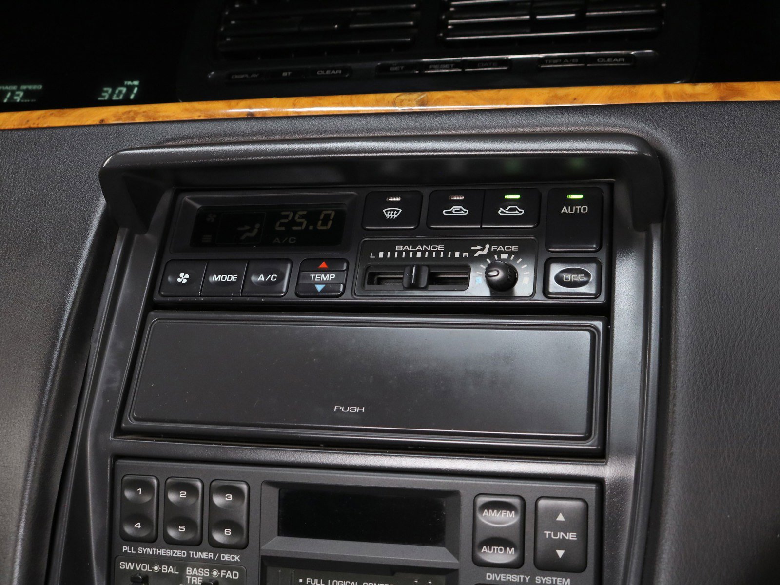 1995 Mazda Cosmo 11