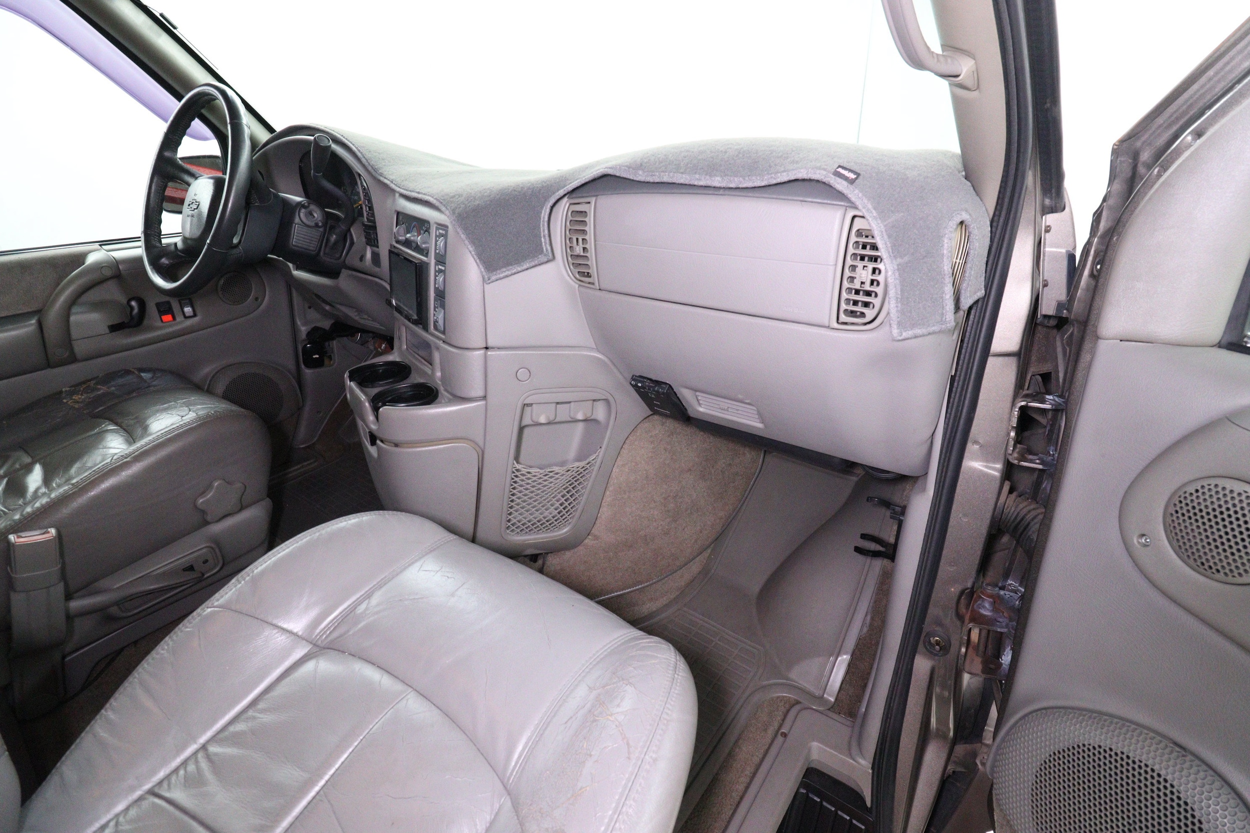 2000 Chevrolet Astro LT 16