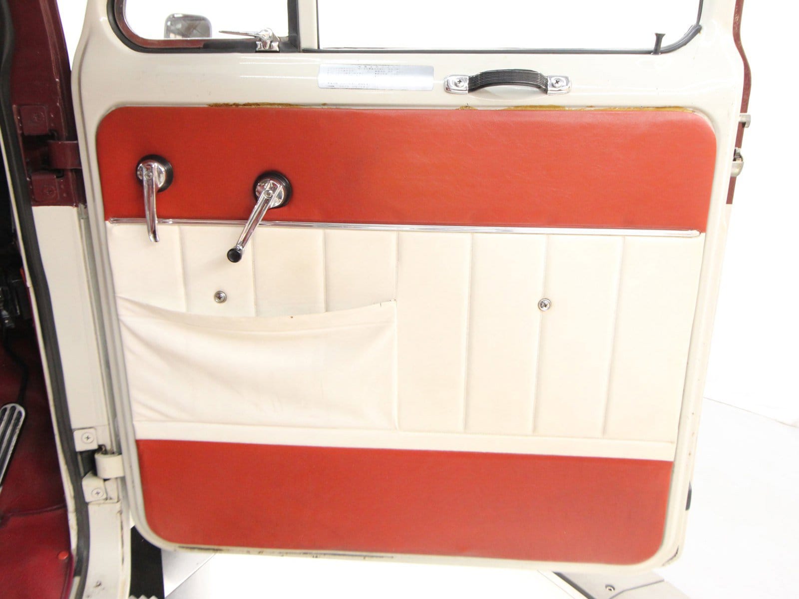1976 Mitsubishi Jeep 23