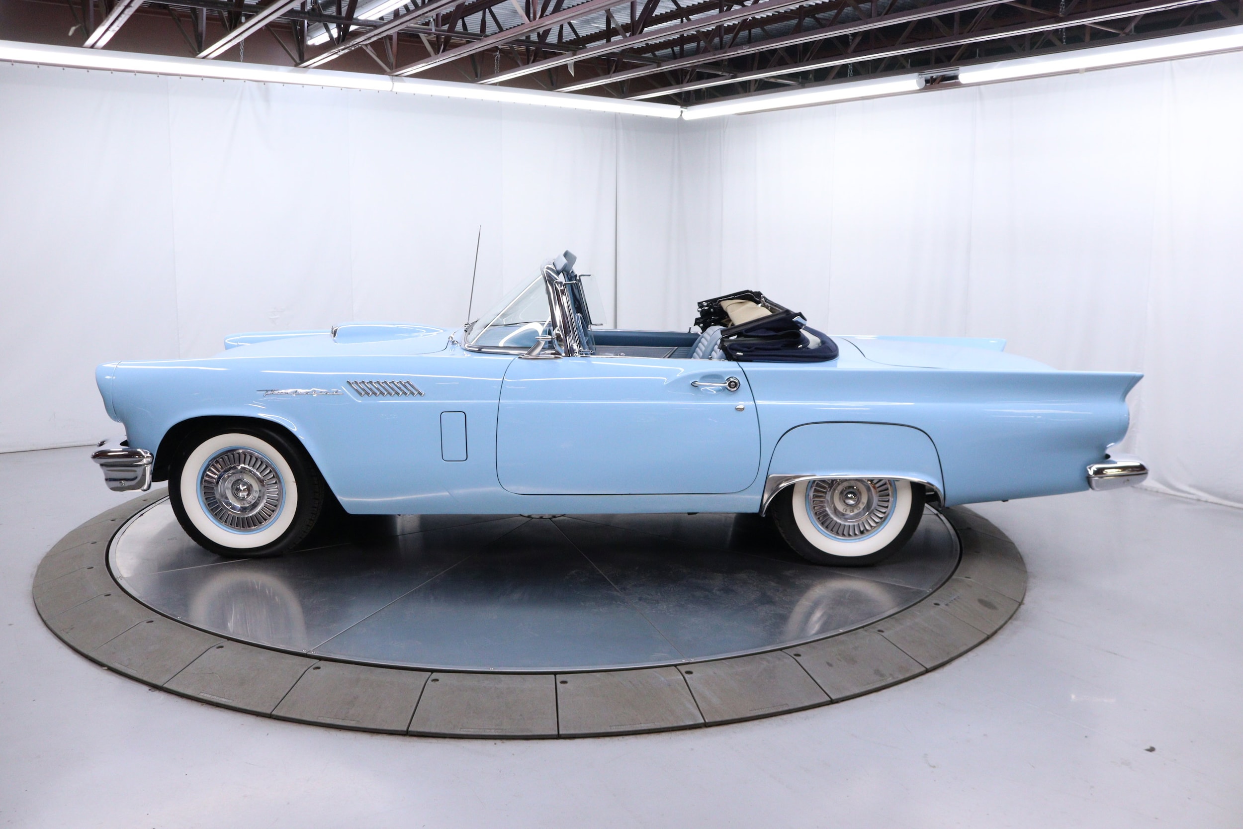 1957 Ford Thunderbird 12