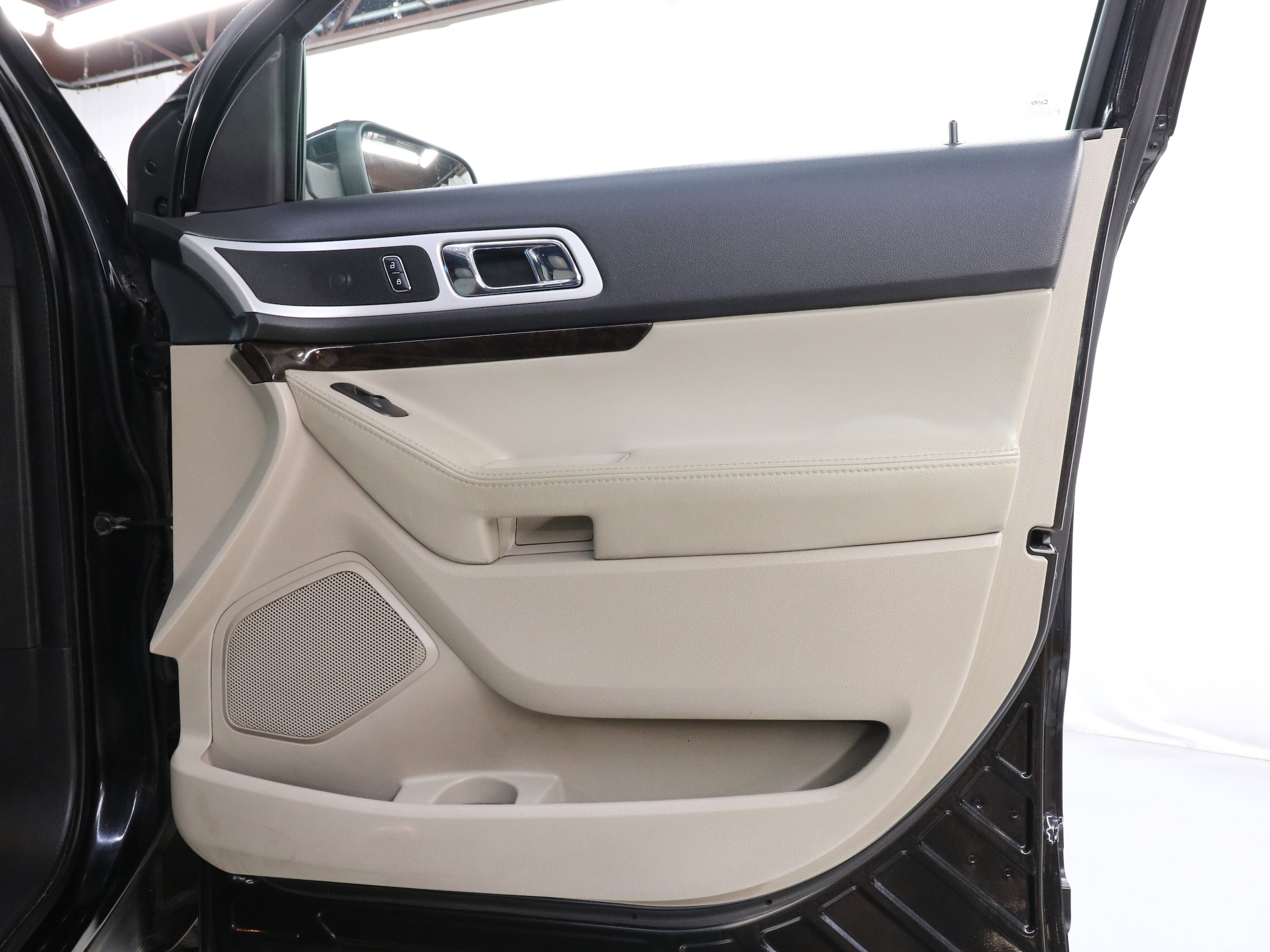 2015 Ford Explorer 23