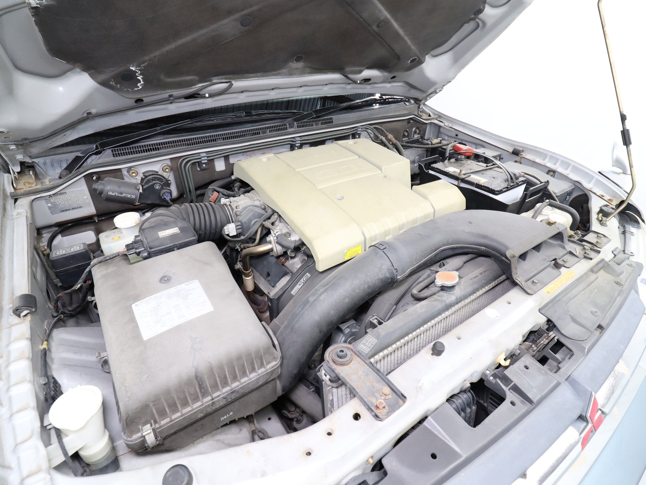 2000 Mitsubishi Pajero 28