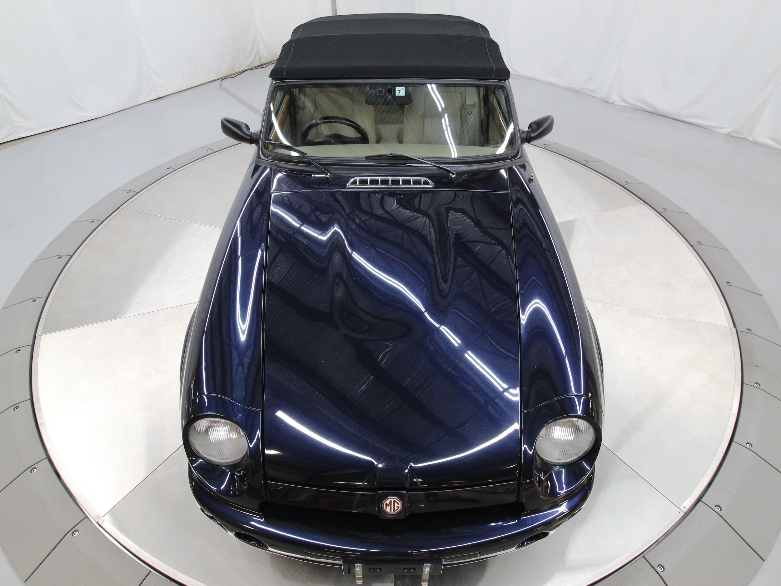 1994 Rover MG RV8 33