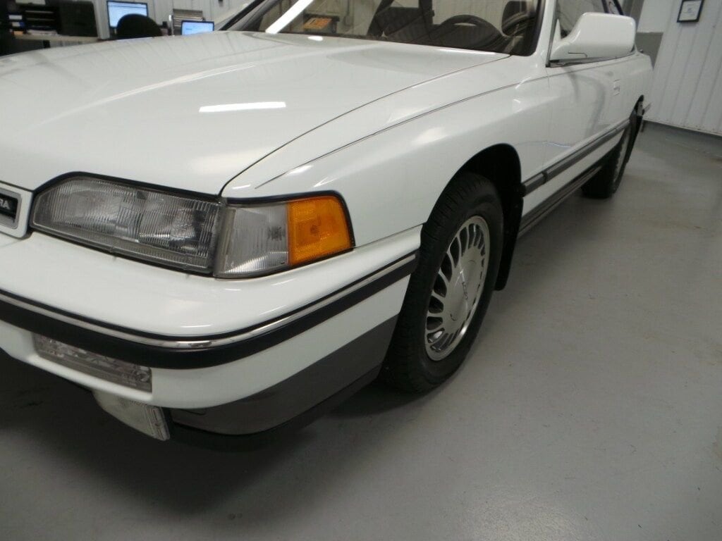 1990 Acura Legend 32