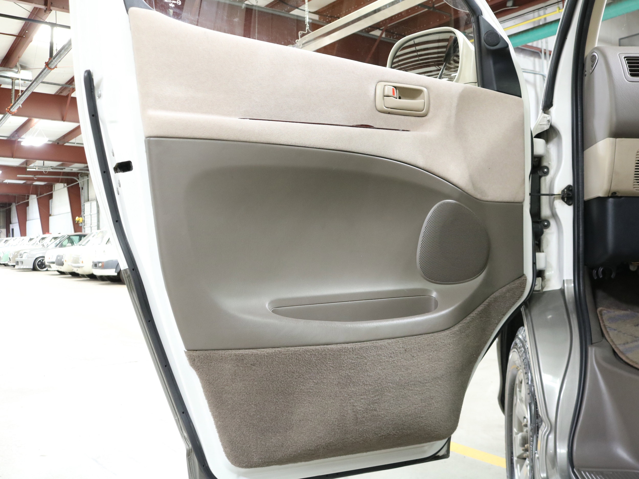2000 Toyota Grand Hiace 21