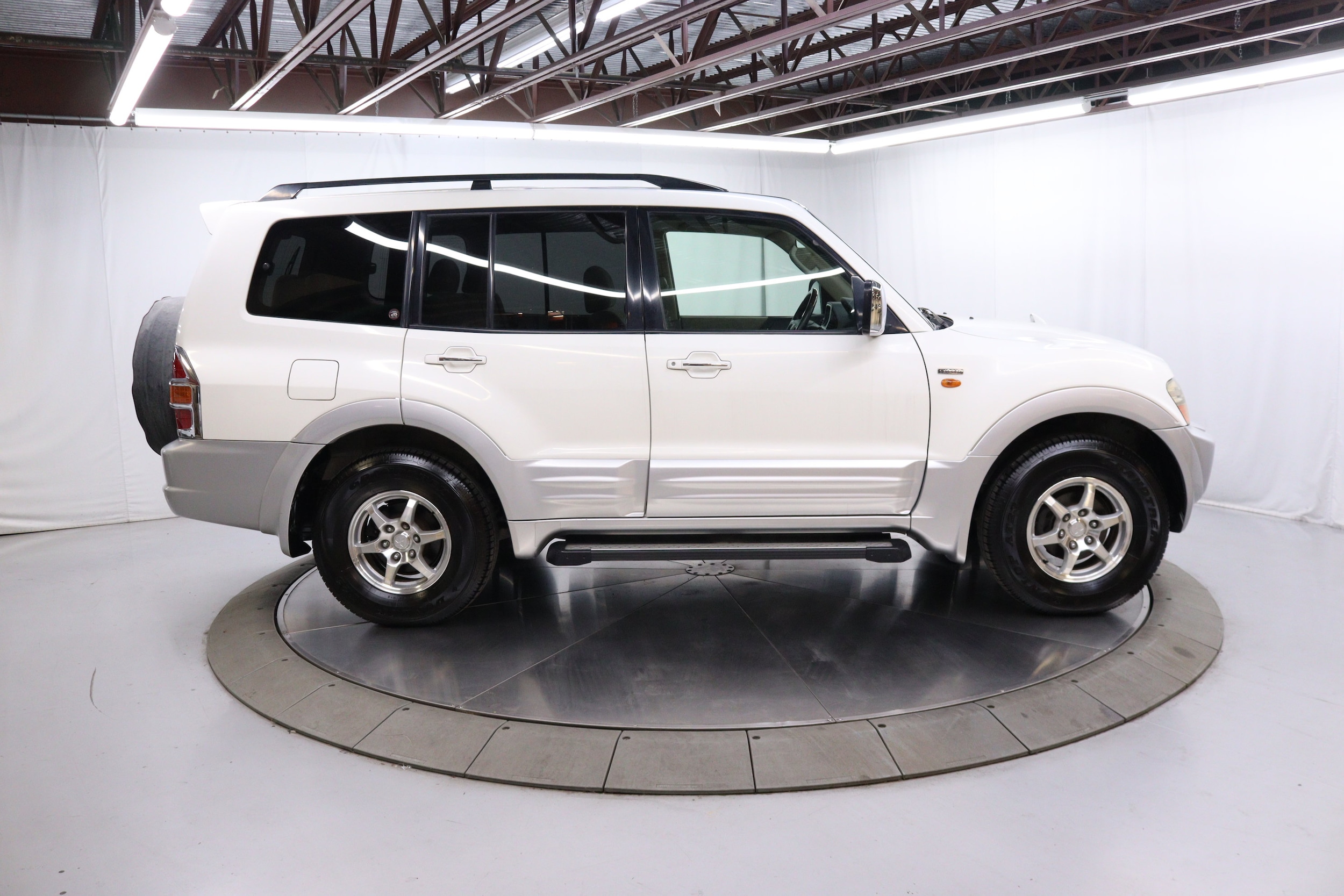 2000 Mitsubishi Pajero 8
