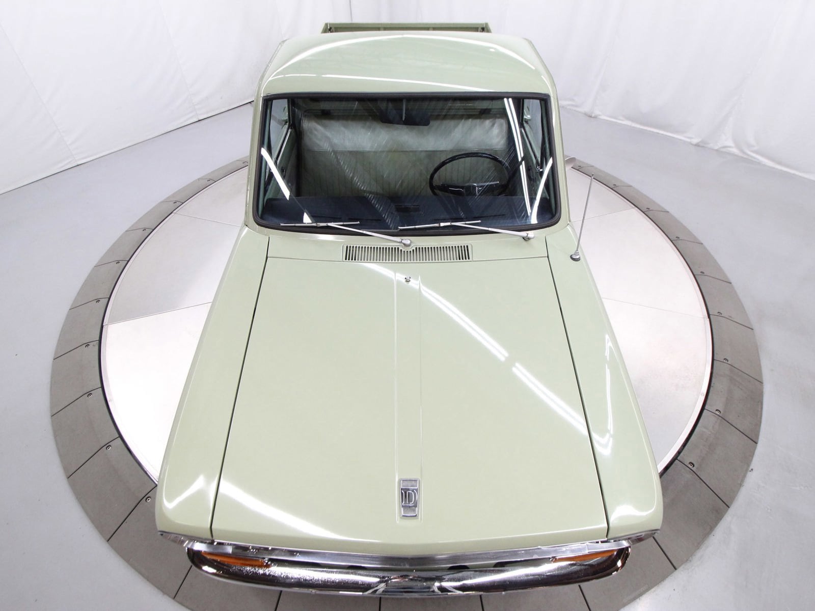 1971 Datsun 1600 33