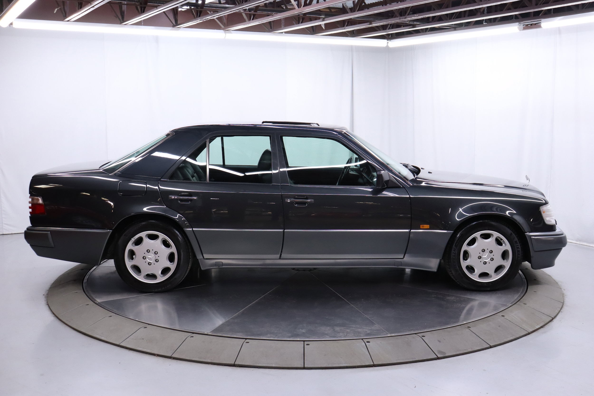 1994 Mercedes-Benz E500 10
