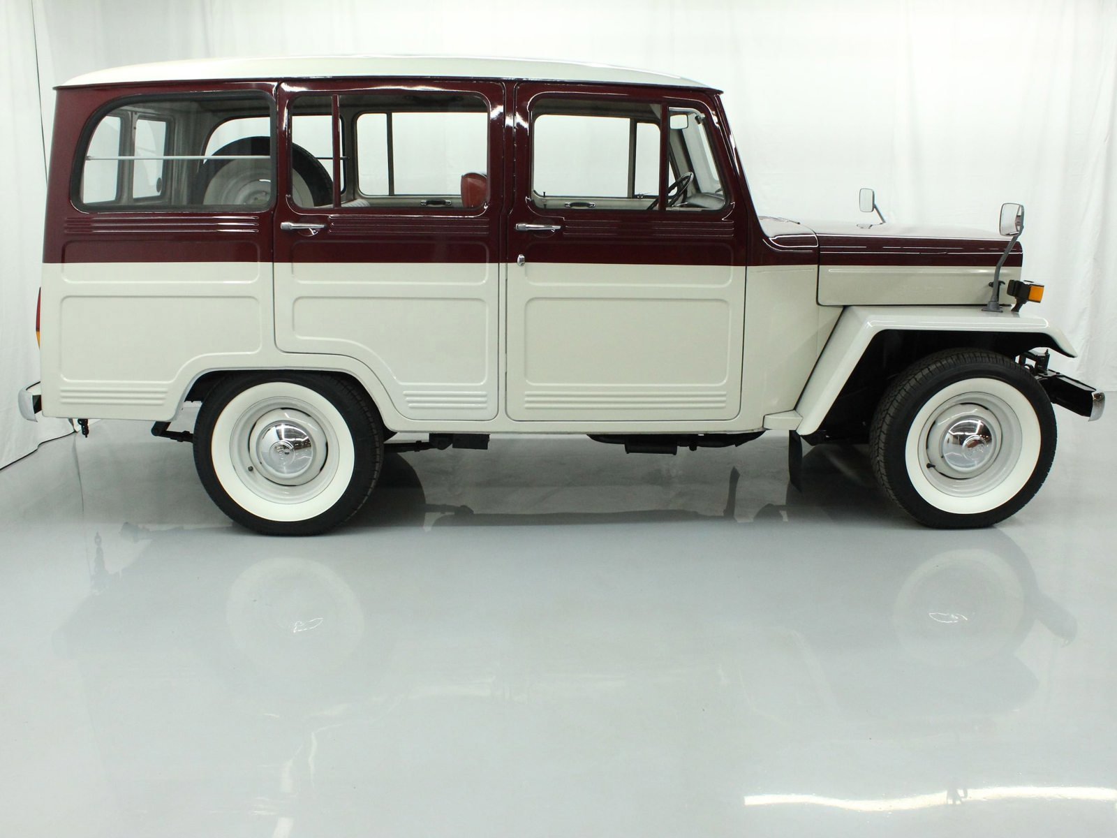 1975 Mitsubishi Jeep 10