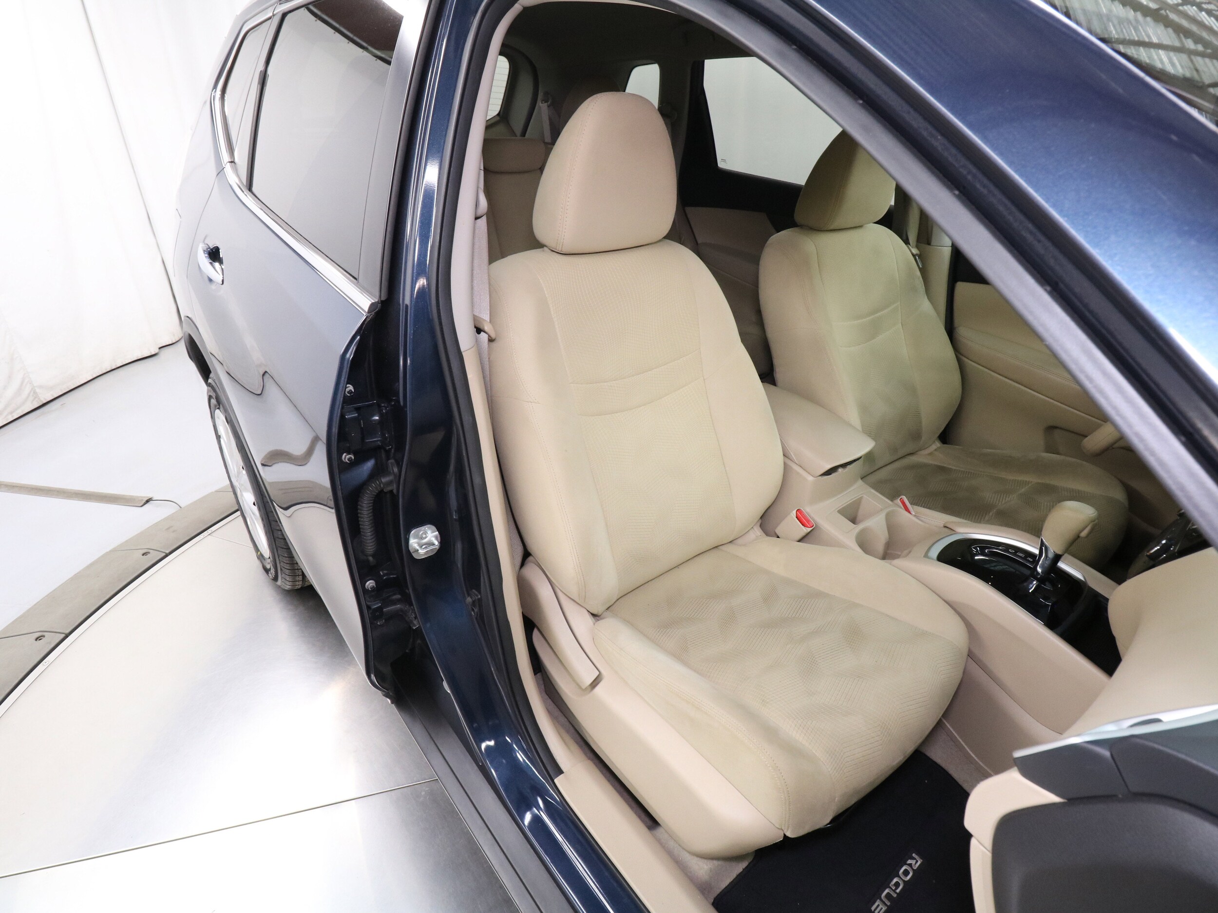 2015 Nissan Rogue 16