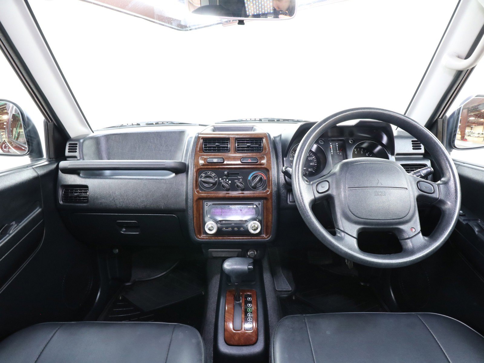 1998 Mitsubishi Pajero 47