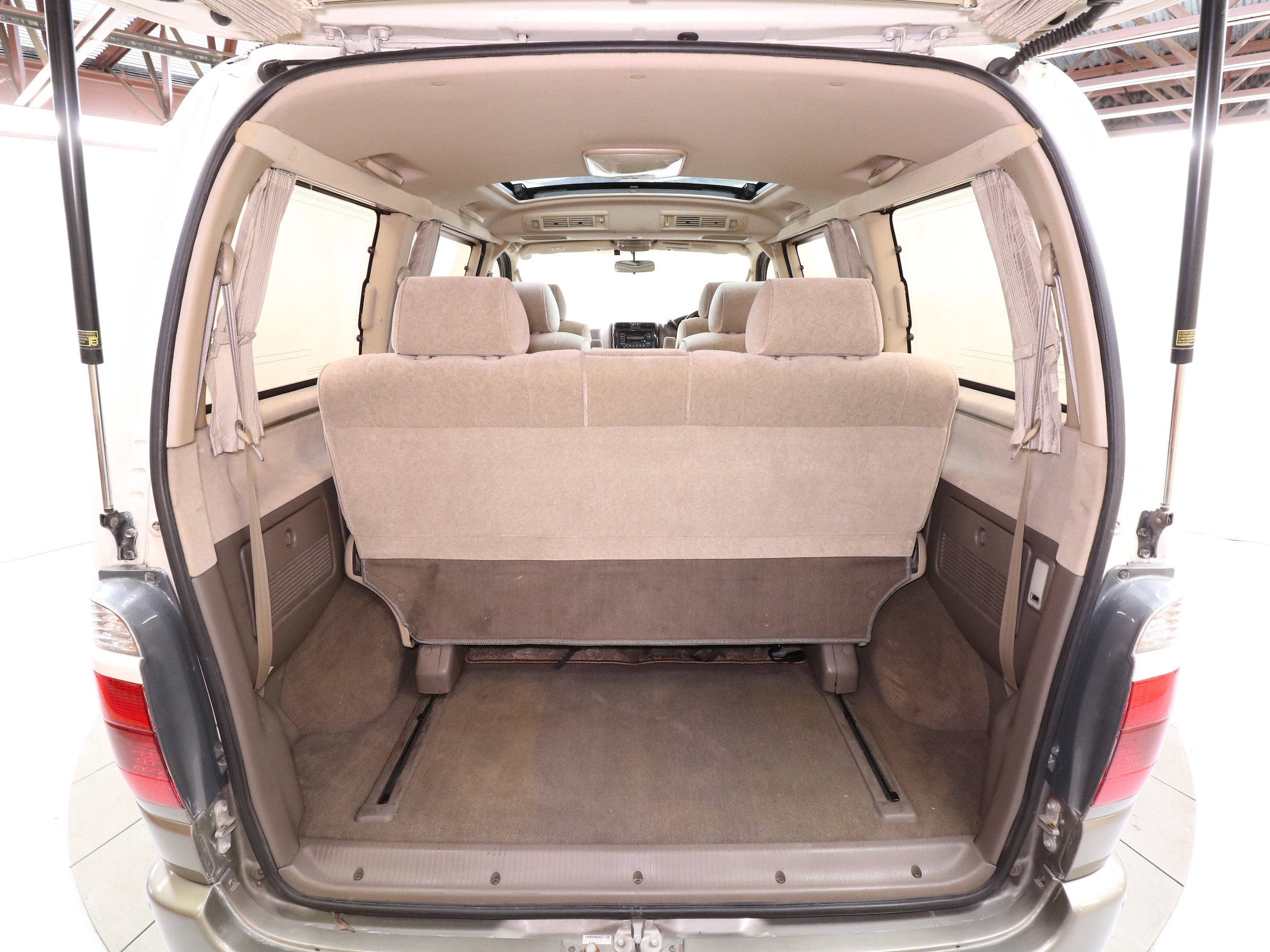 2000 Toyota Grand Hiace 28