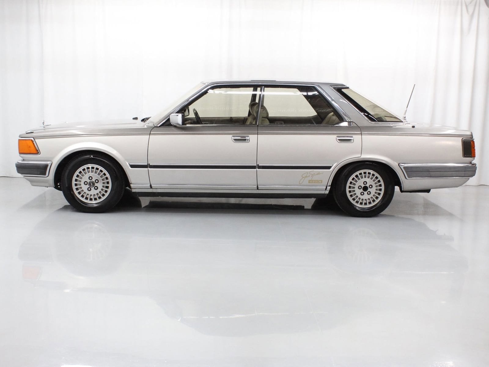 1983 Nissan Gloria 3