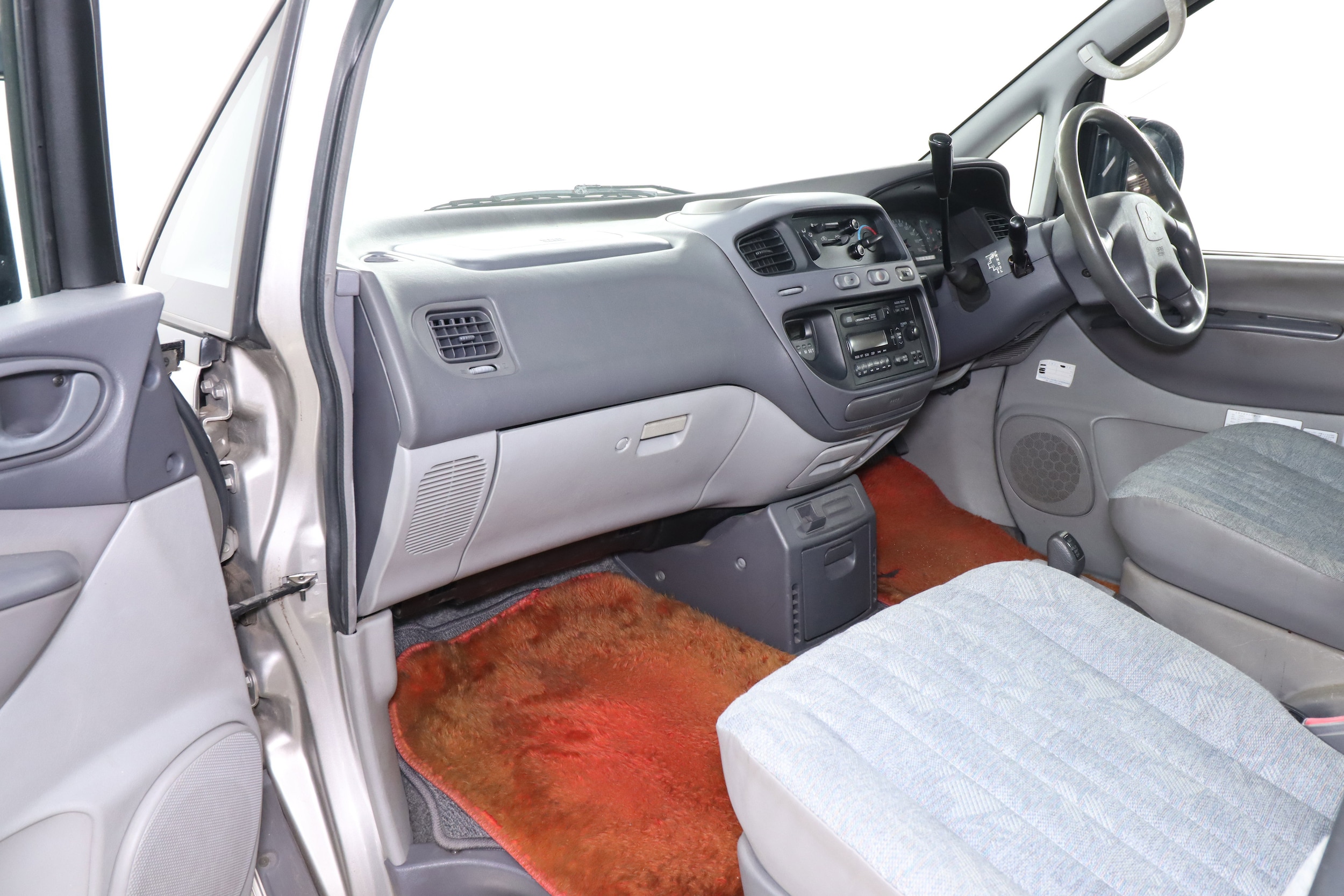 2000 Mitsubishi Delica 18