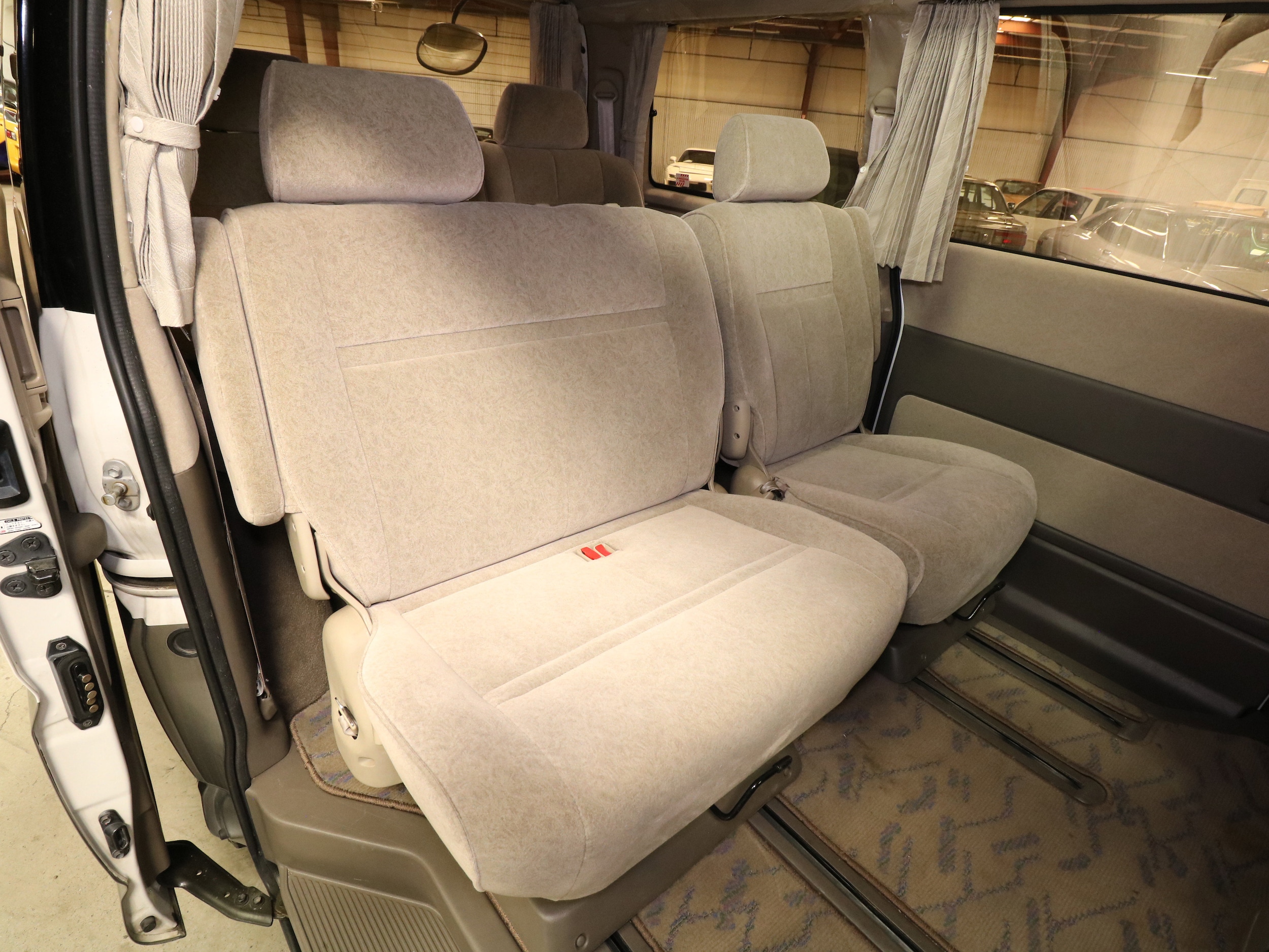 2000 Toyota Grand Hiace 17