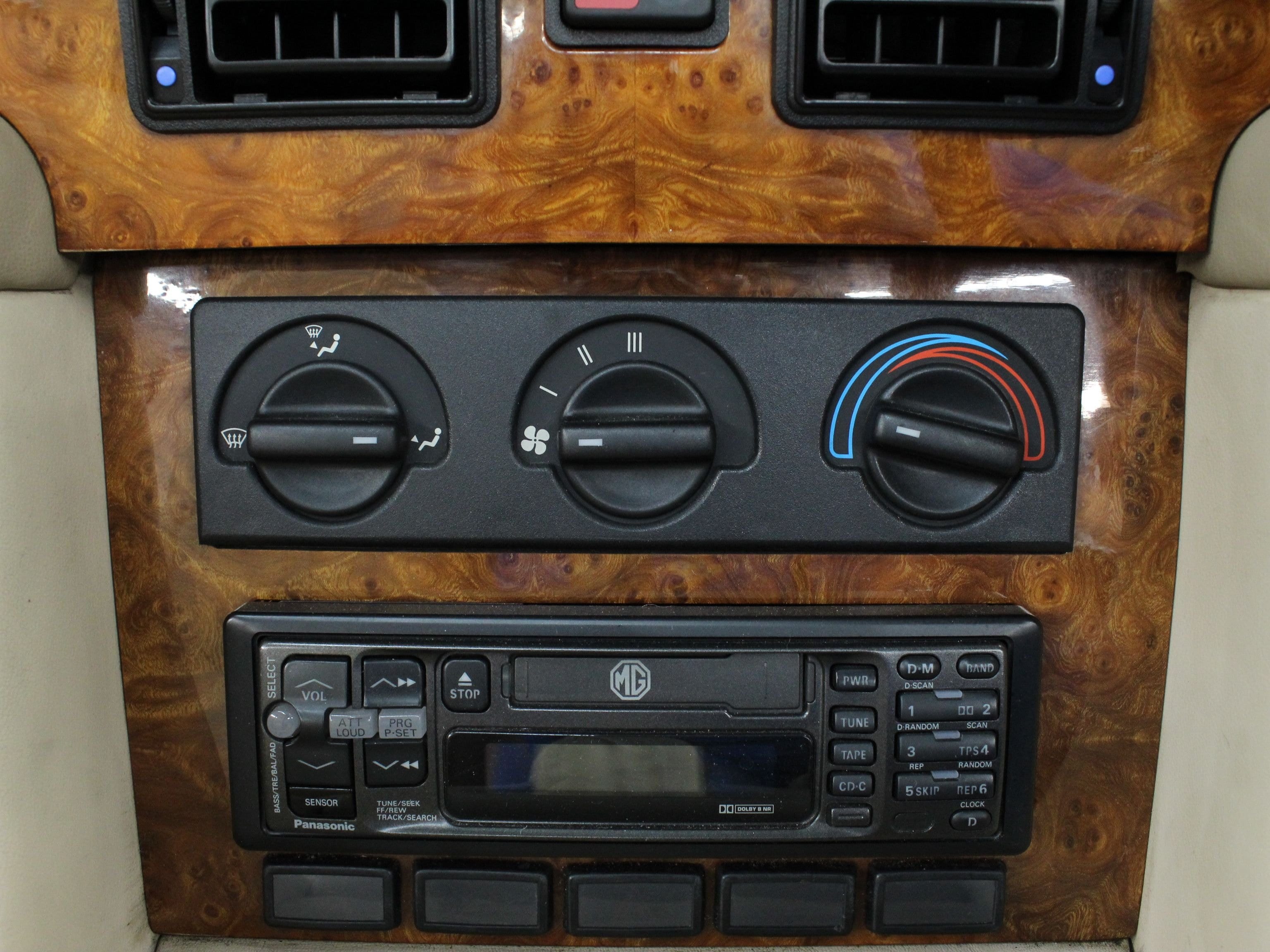 1994 Rover MG RV8 14