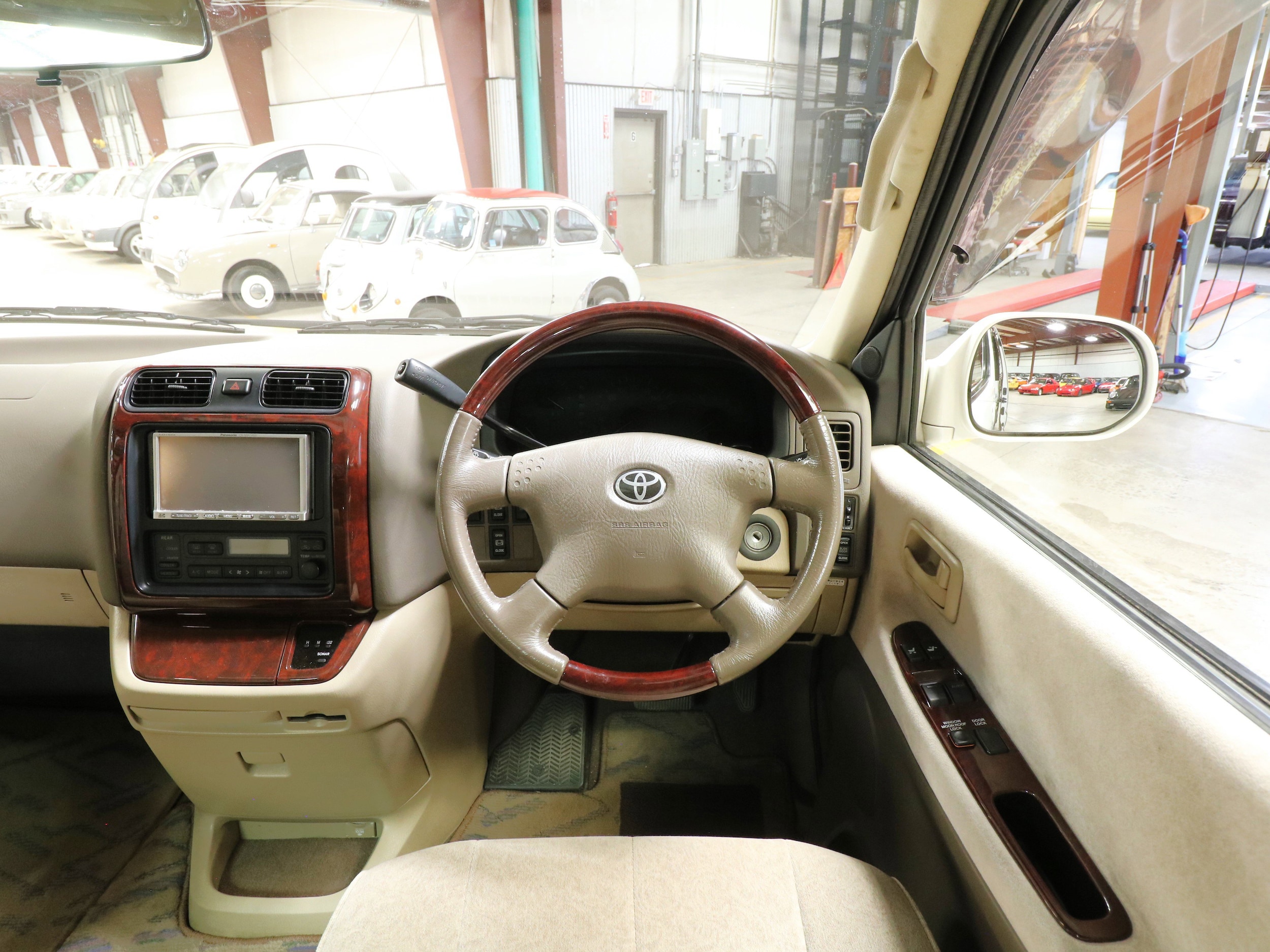 2000 Toyota Grand Hiace 10