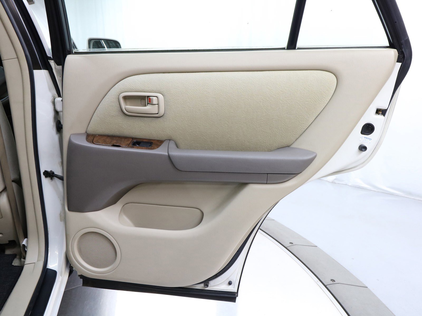 1998 Toyota Harrier 23