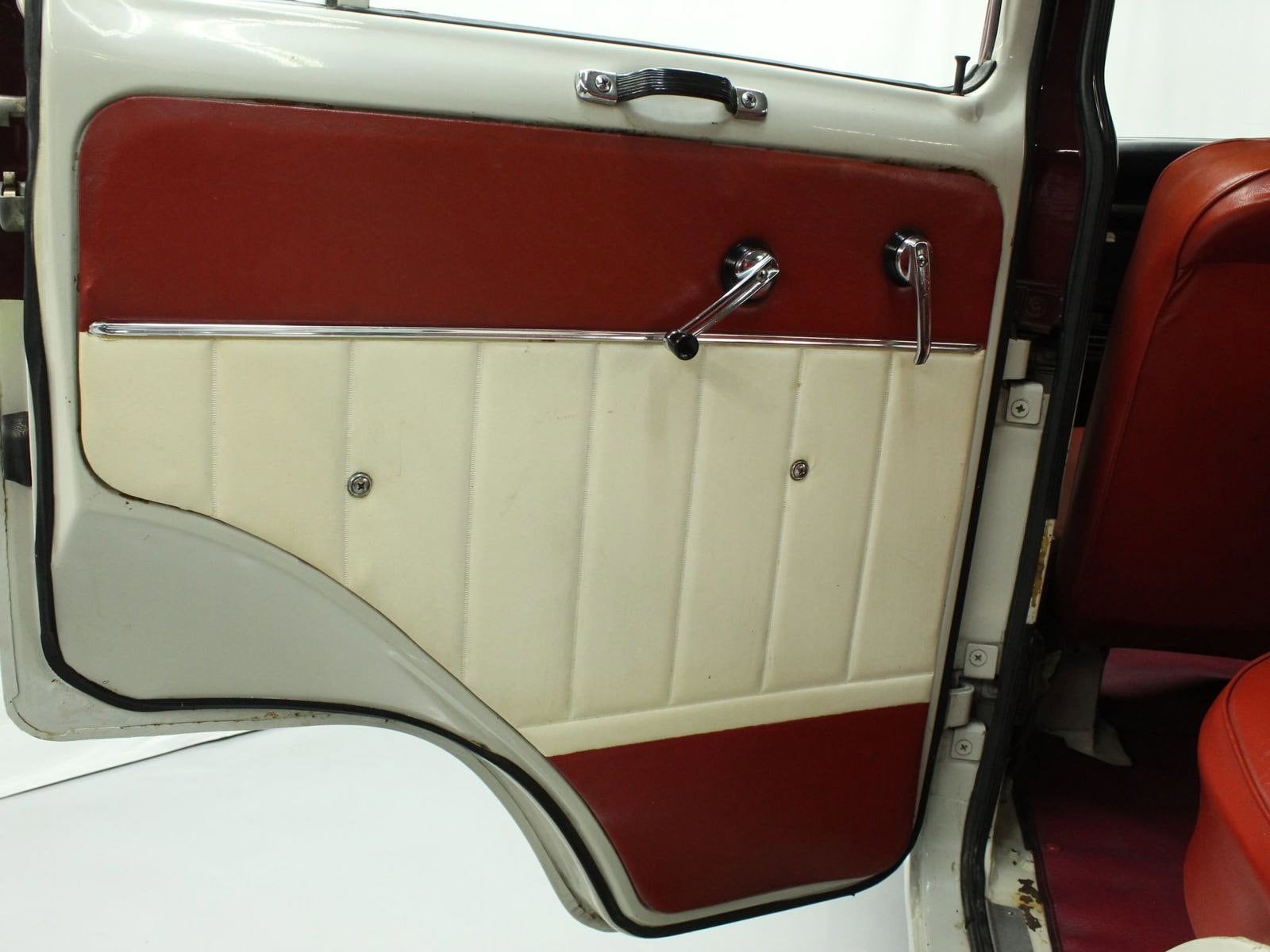 1975 Mitsubishi Jeep 24