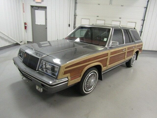 1982 Chrysler Town & Country 3