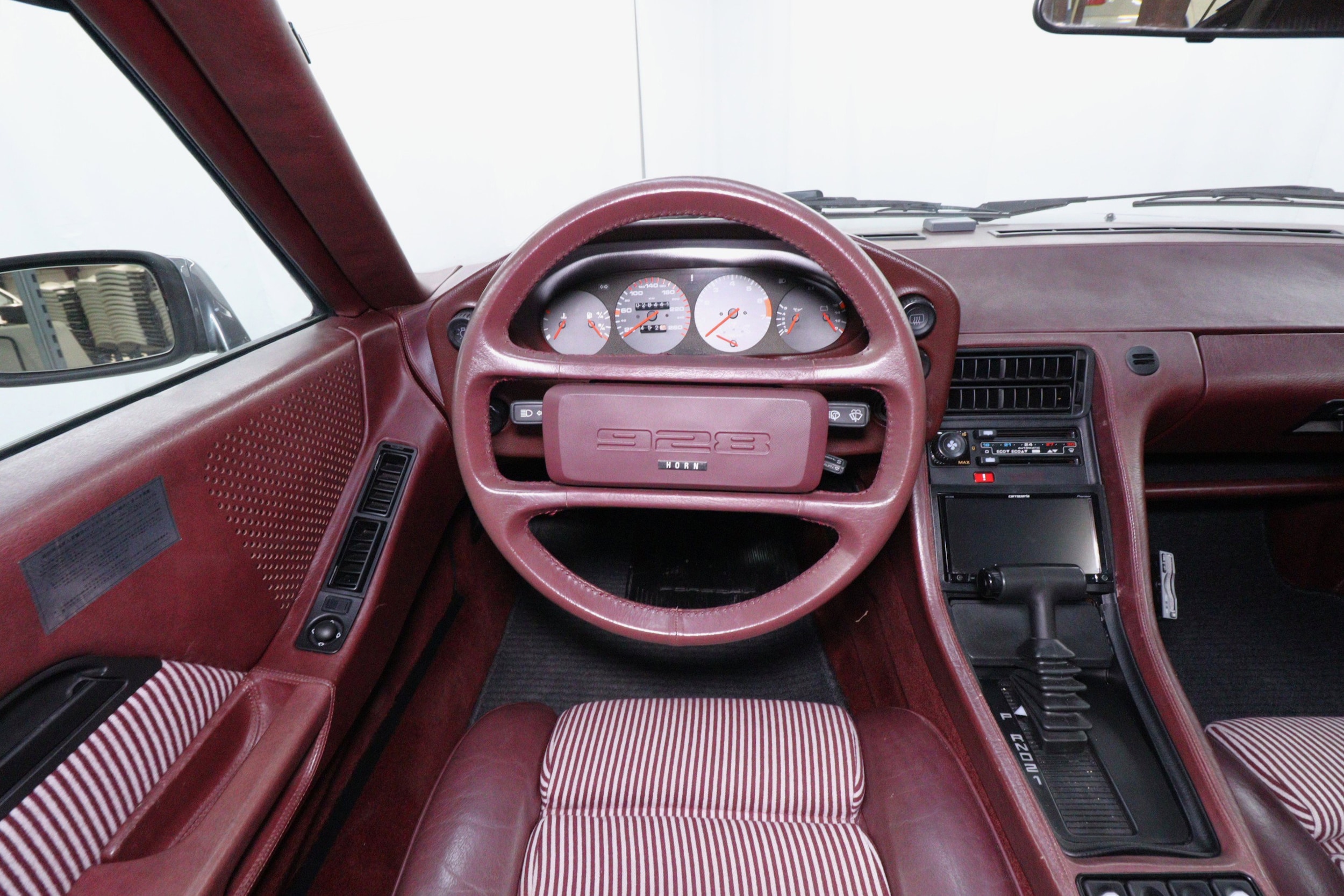 1982 Porsche 928 10