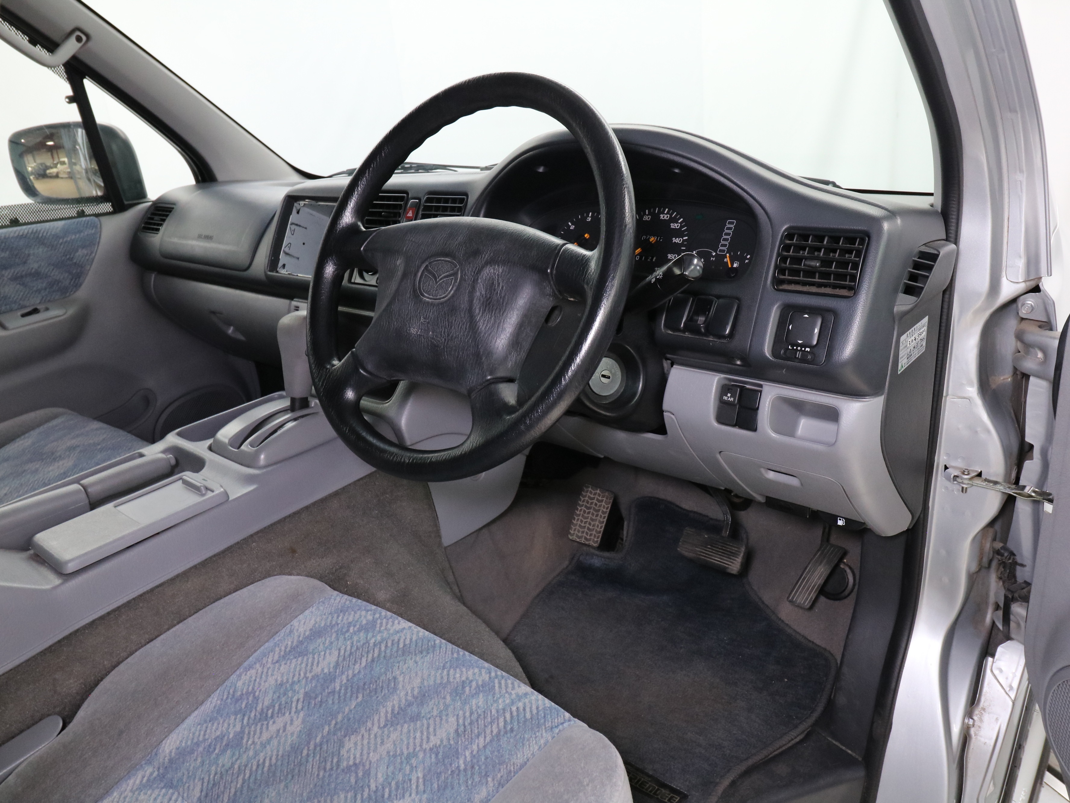 1998 Mazda Bongo 9