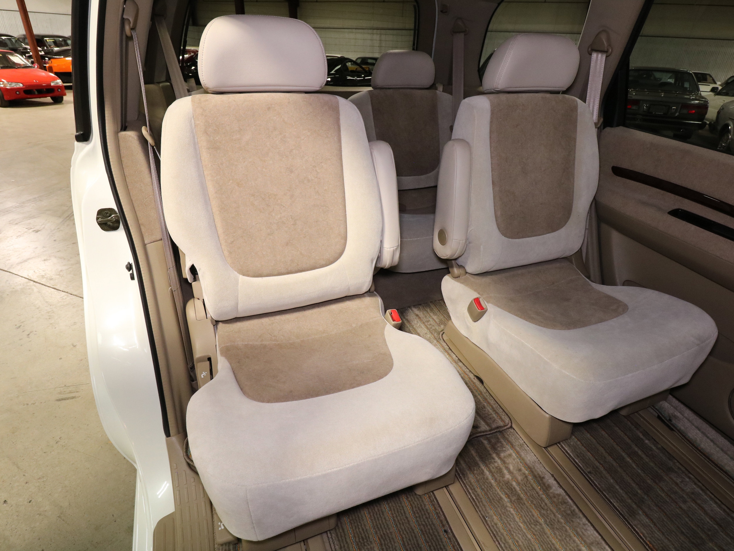 1999 Nissan Presage 17