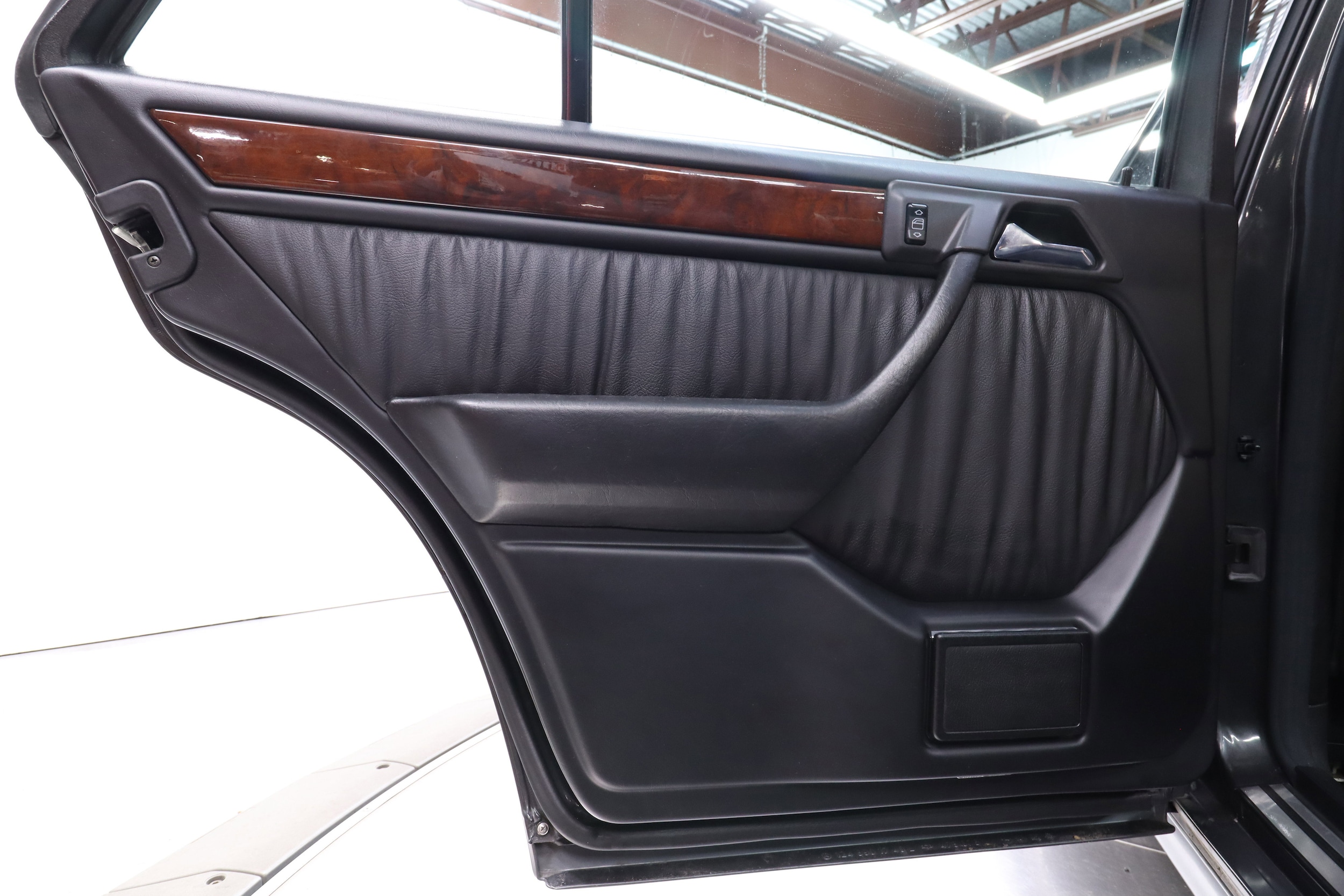1994 Mercedes-Benz E500 24